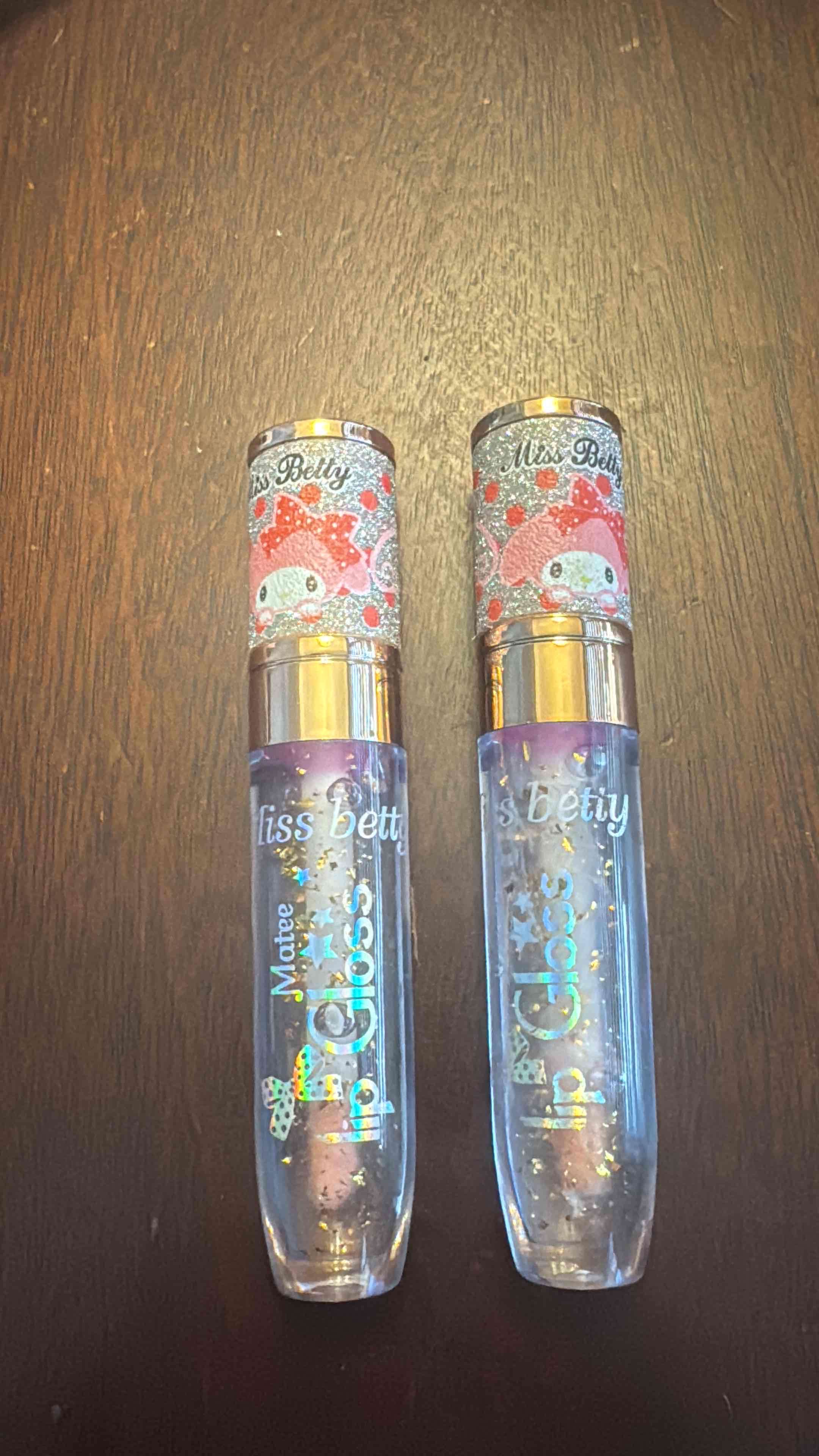 Brillo labial Miss Betty con glitter