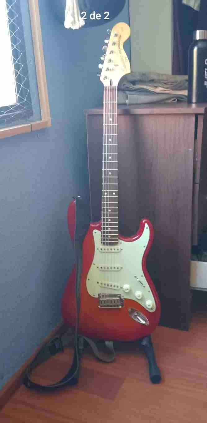 Guitarra Fender Squier Stratocaster Standard - miniatura 2