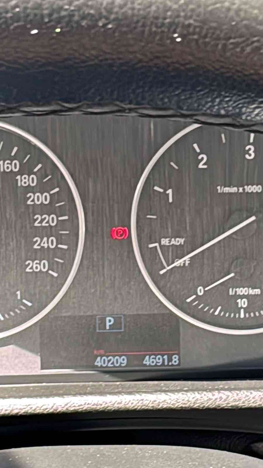 SUV BMW gris en buen estado - miniatura 5