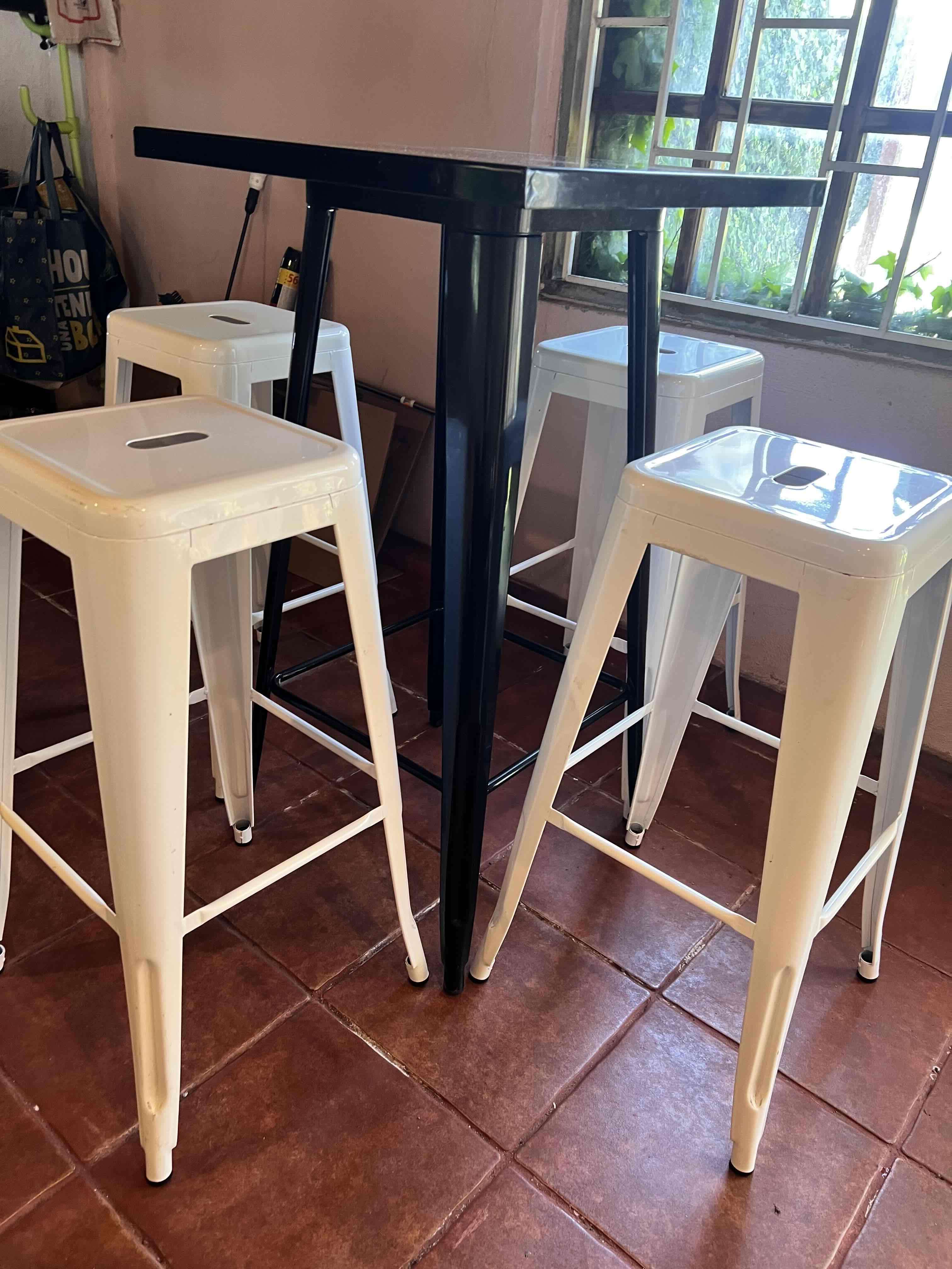 Set de mesa Tolix alta con 4 taburetes Tolix - 5