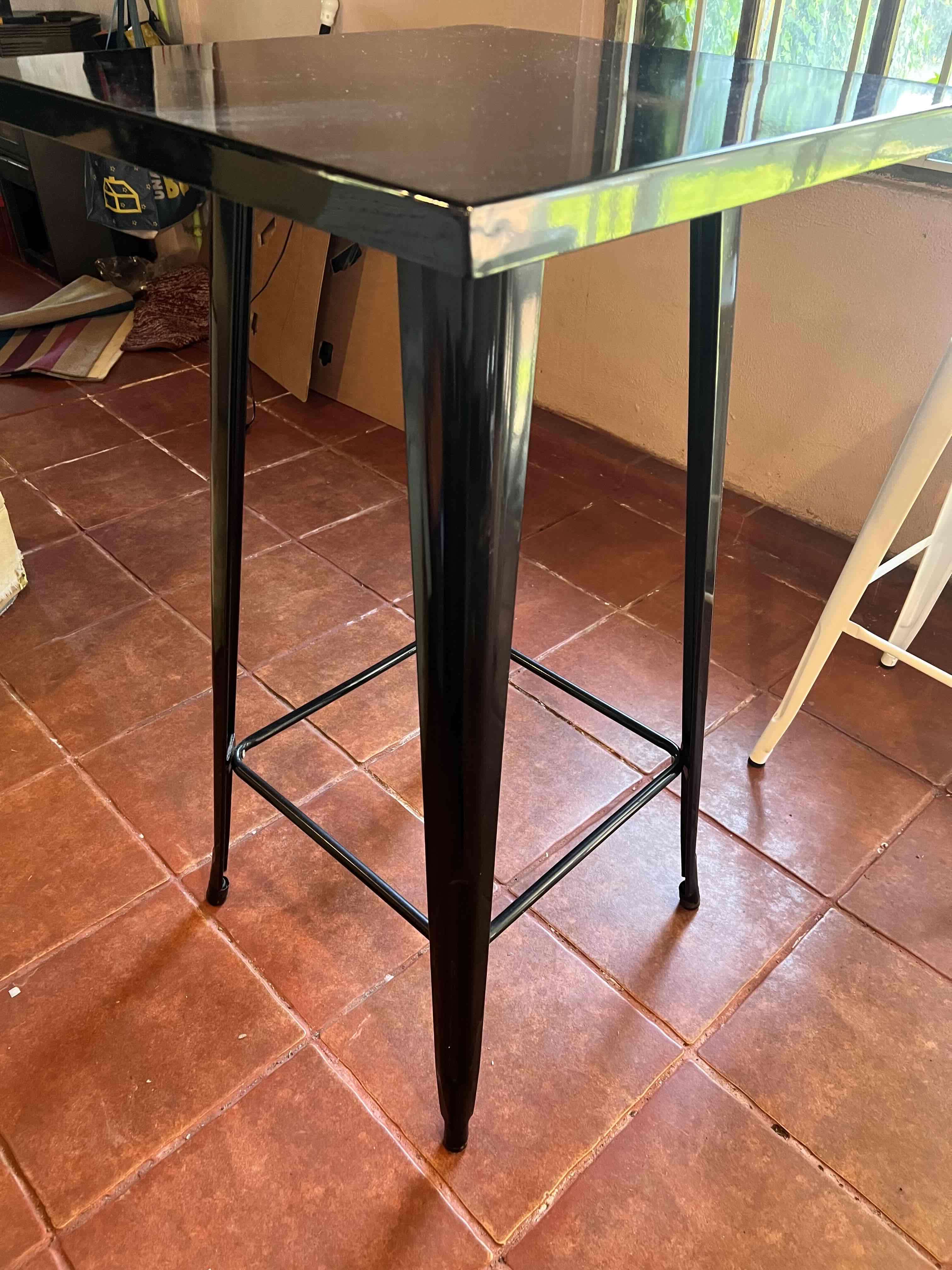 Set de mesa Tolix alta con 4 taburetes Tolix - 6