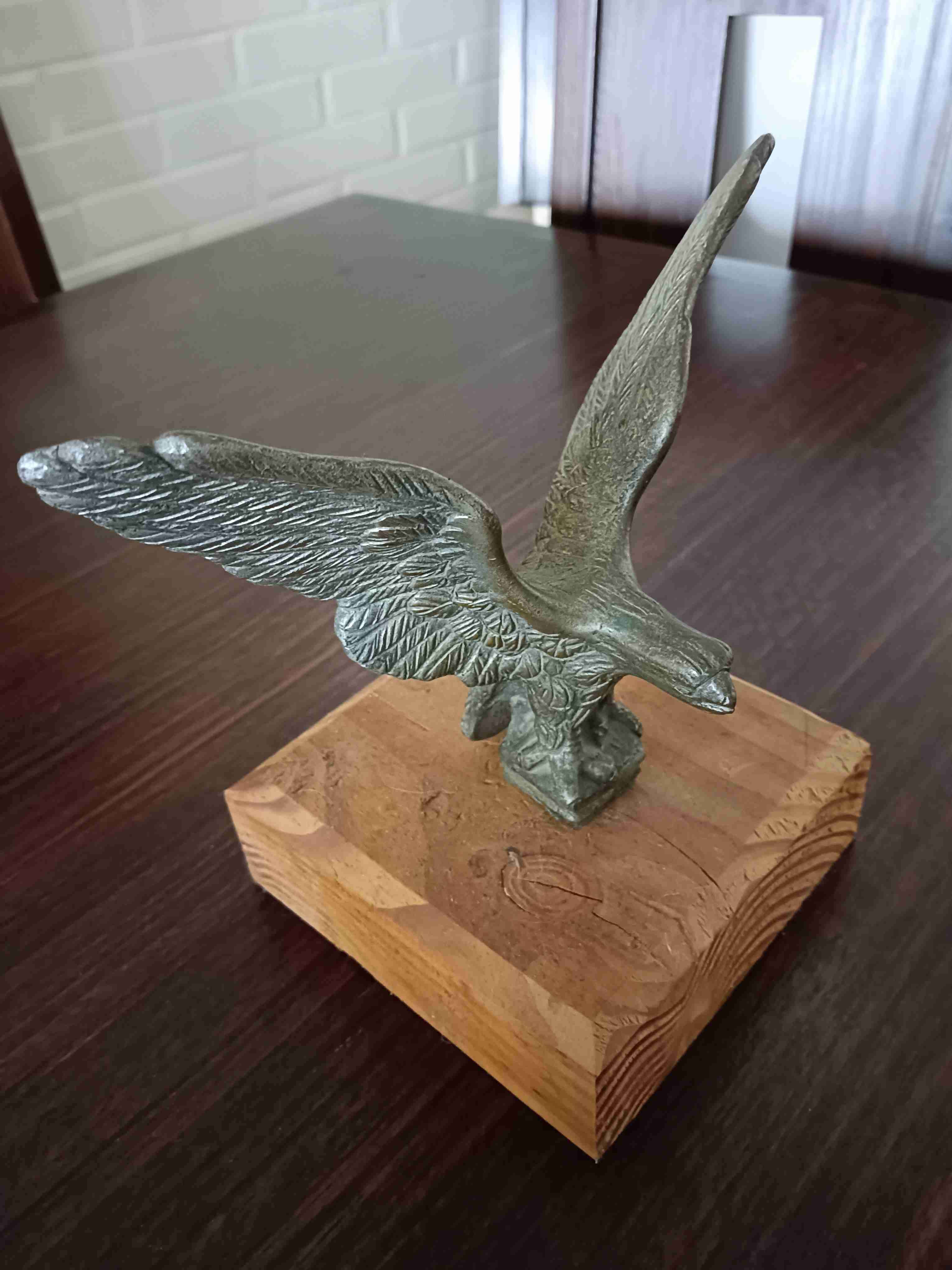 Escultura de águila en metal - miniatura 2