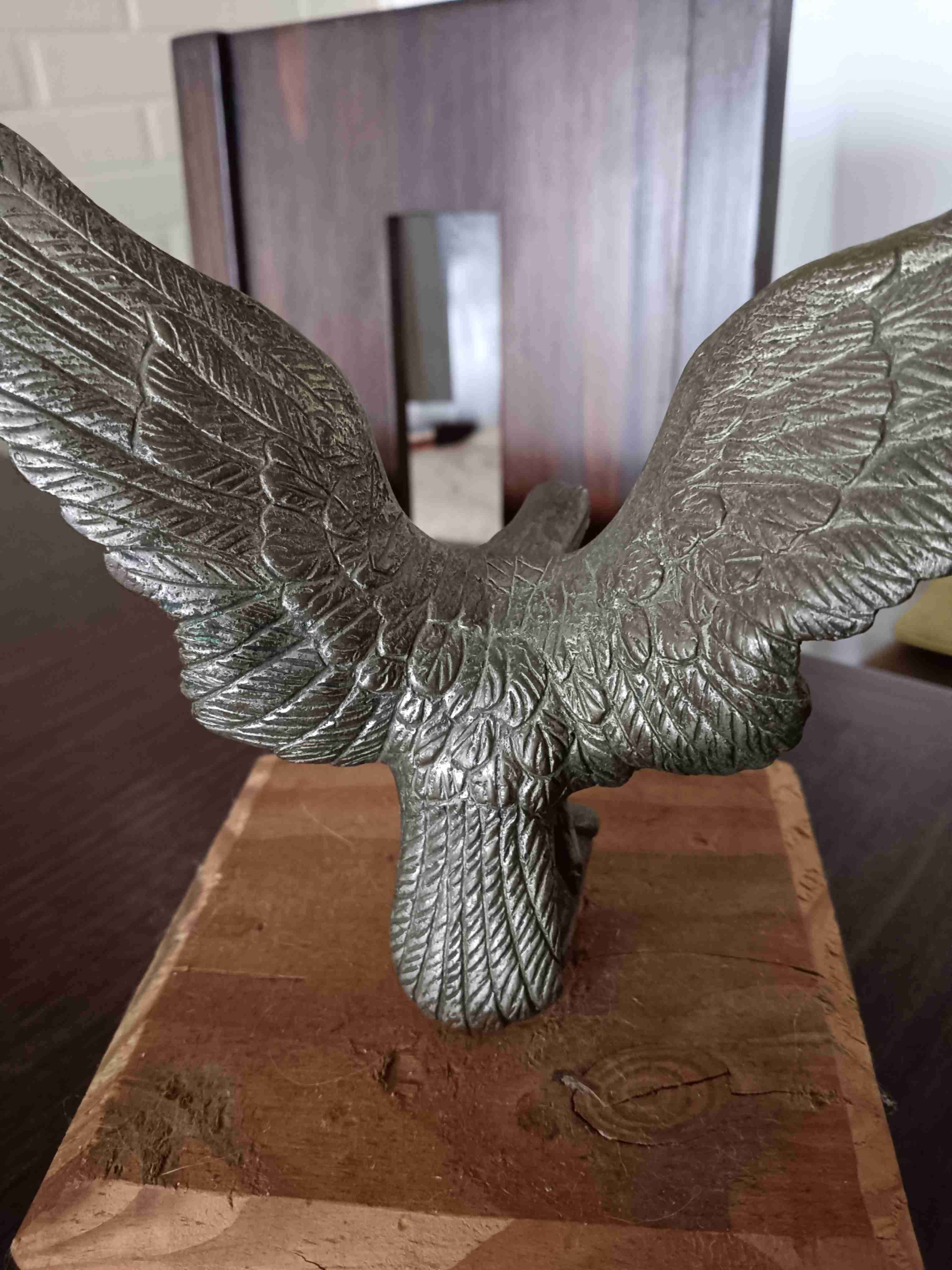 Escultura de águila en metal - miniatura 6