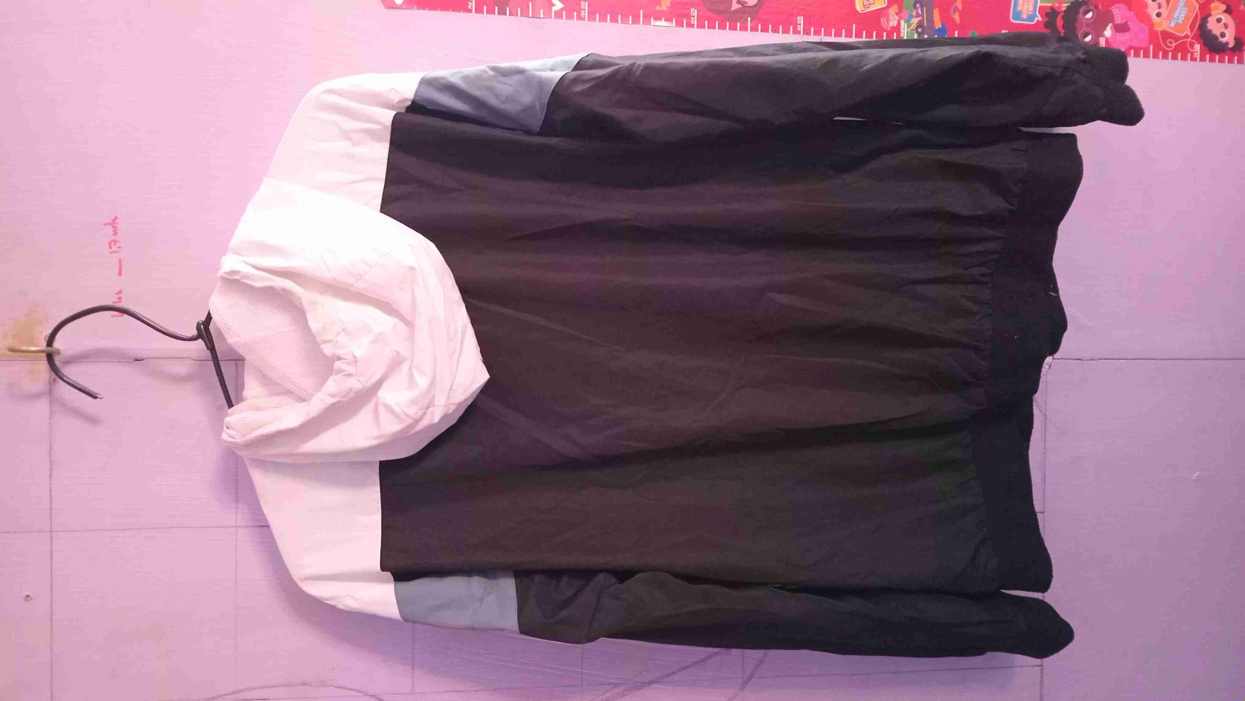 Cortaviento negra y blanca - miniatura 2