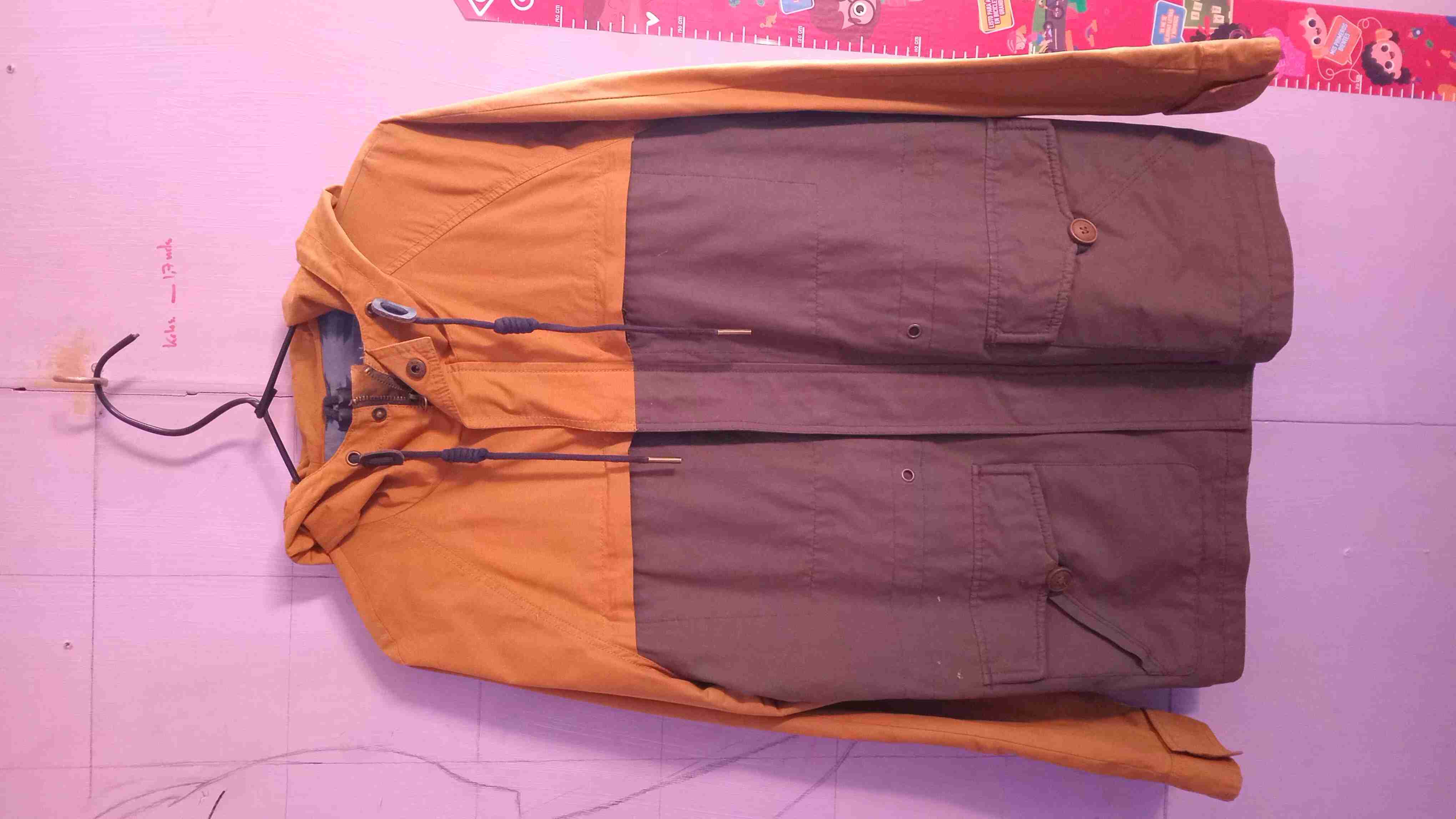 Parka bicolor con capucha