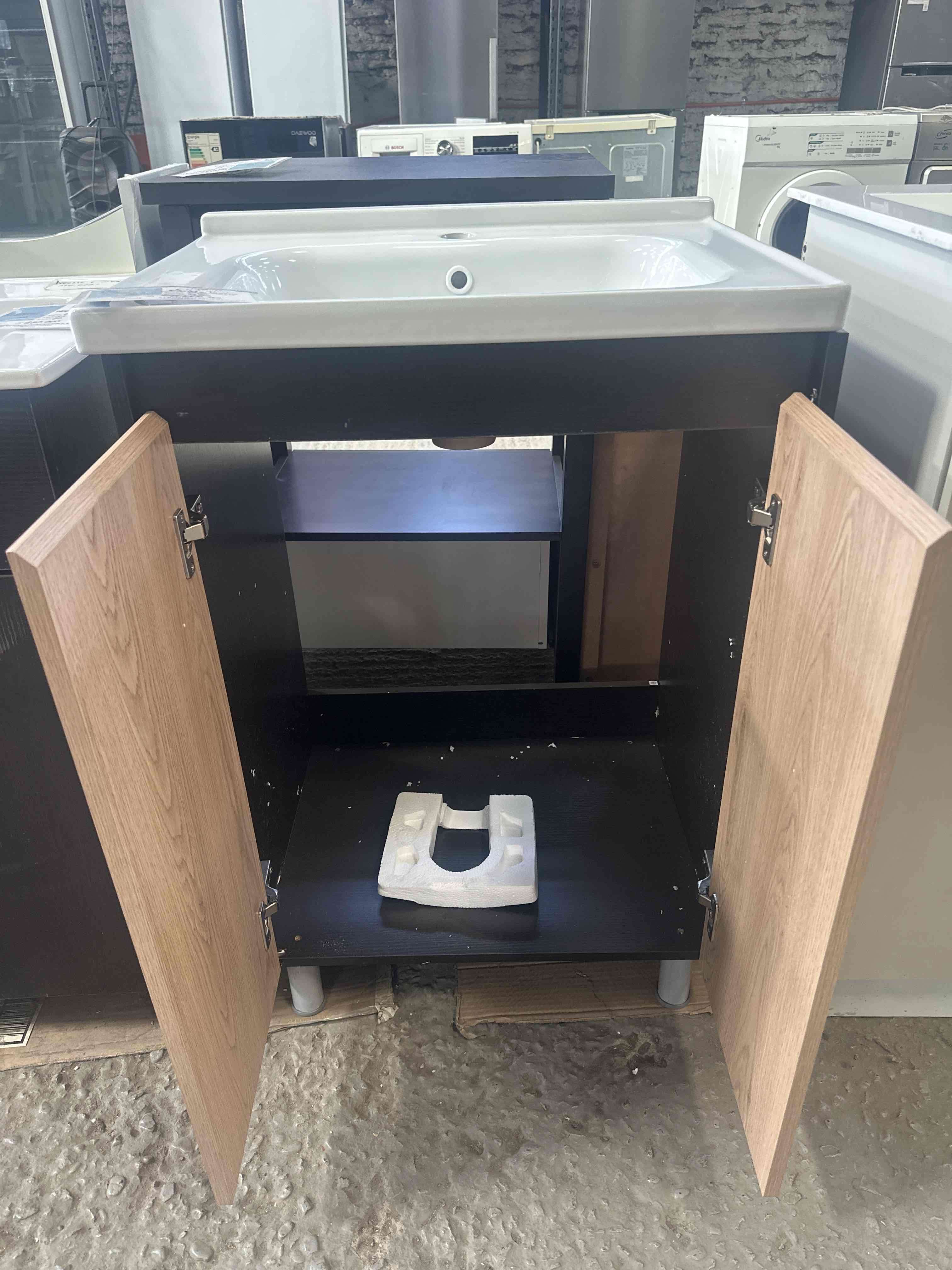 Mueble de baño con espejo - miniatura 4