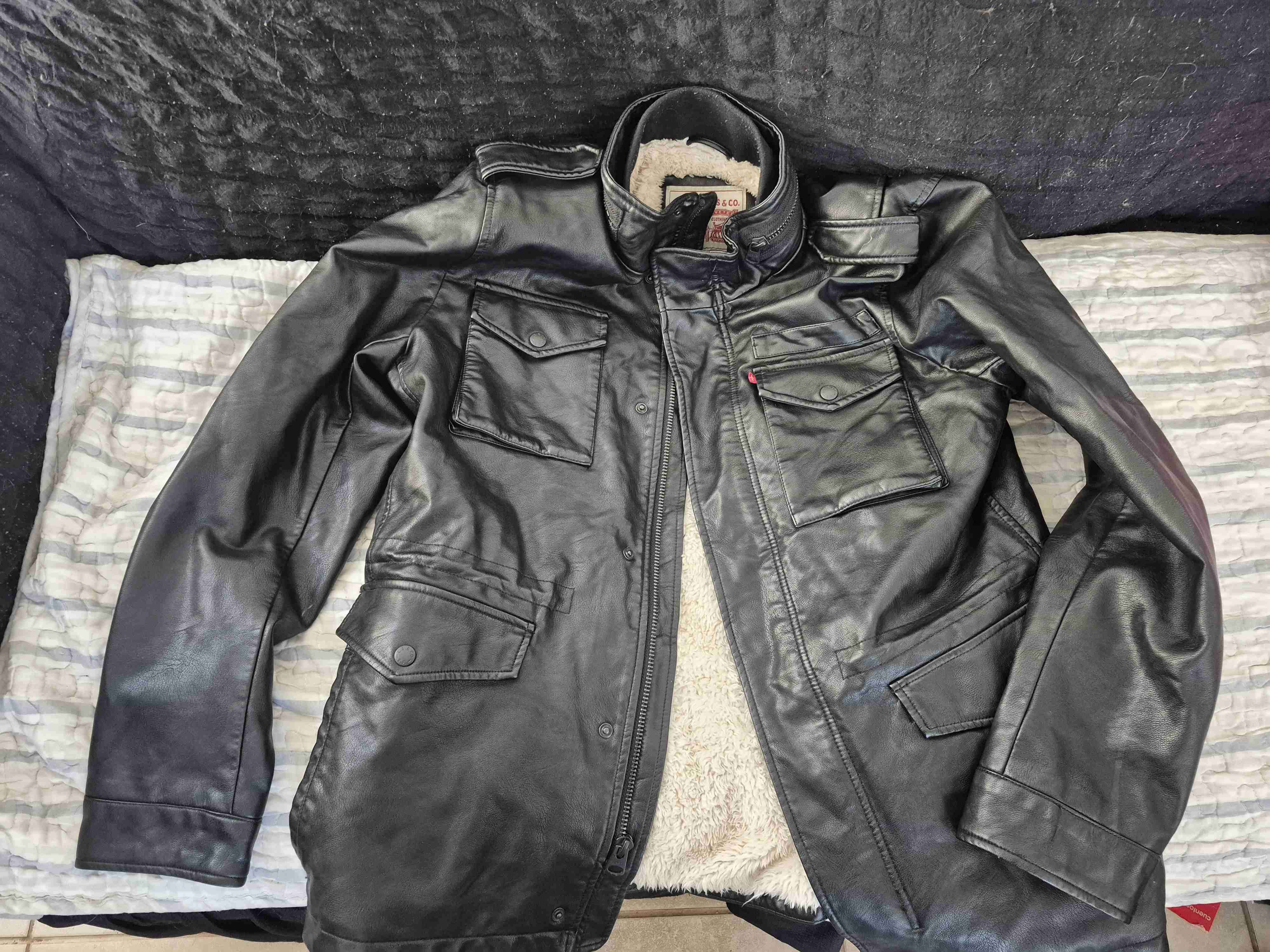 Chaqueta negra Levi's con forro - miniatura 2