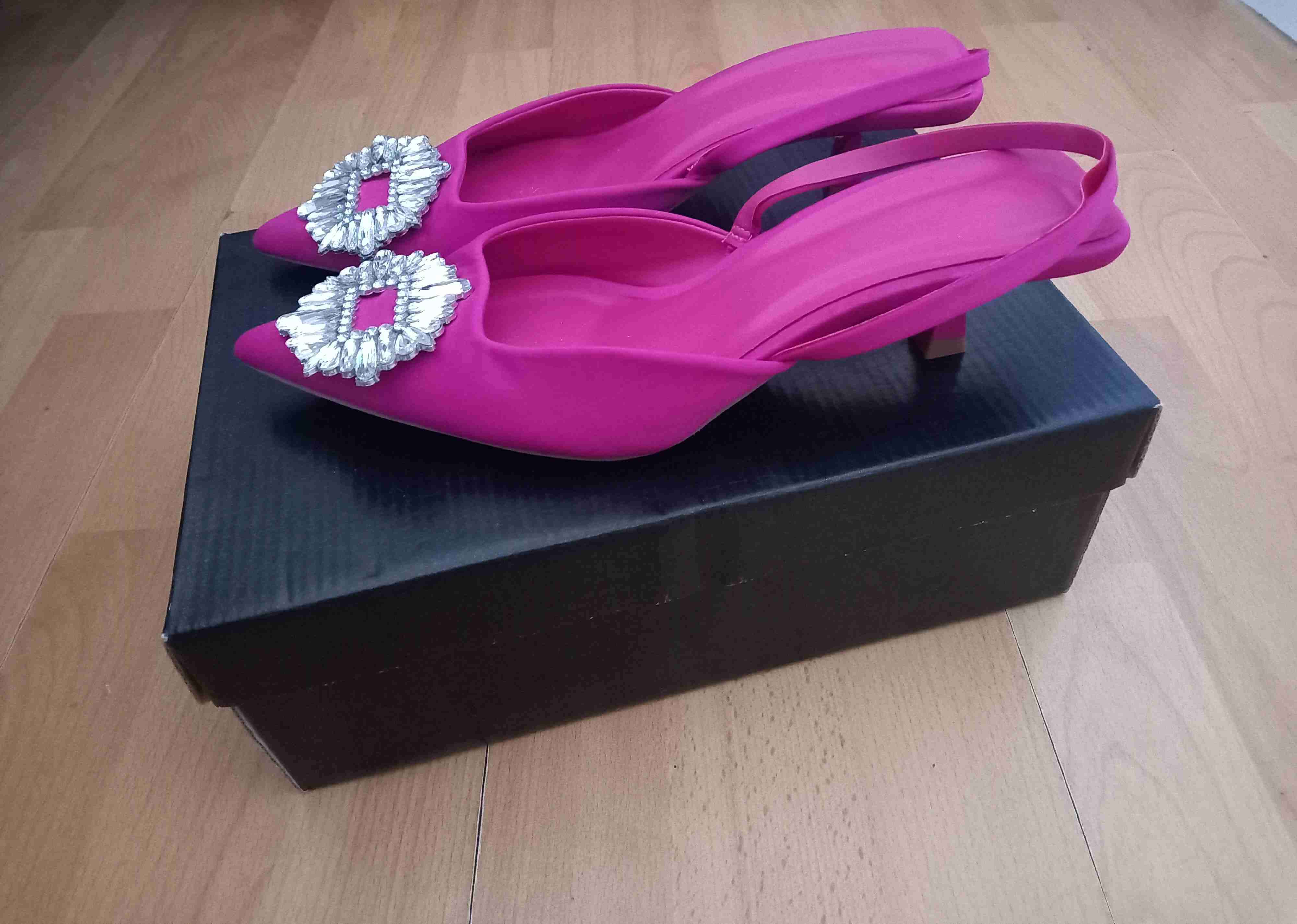 Zapatos fucsia con apliques