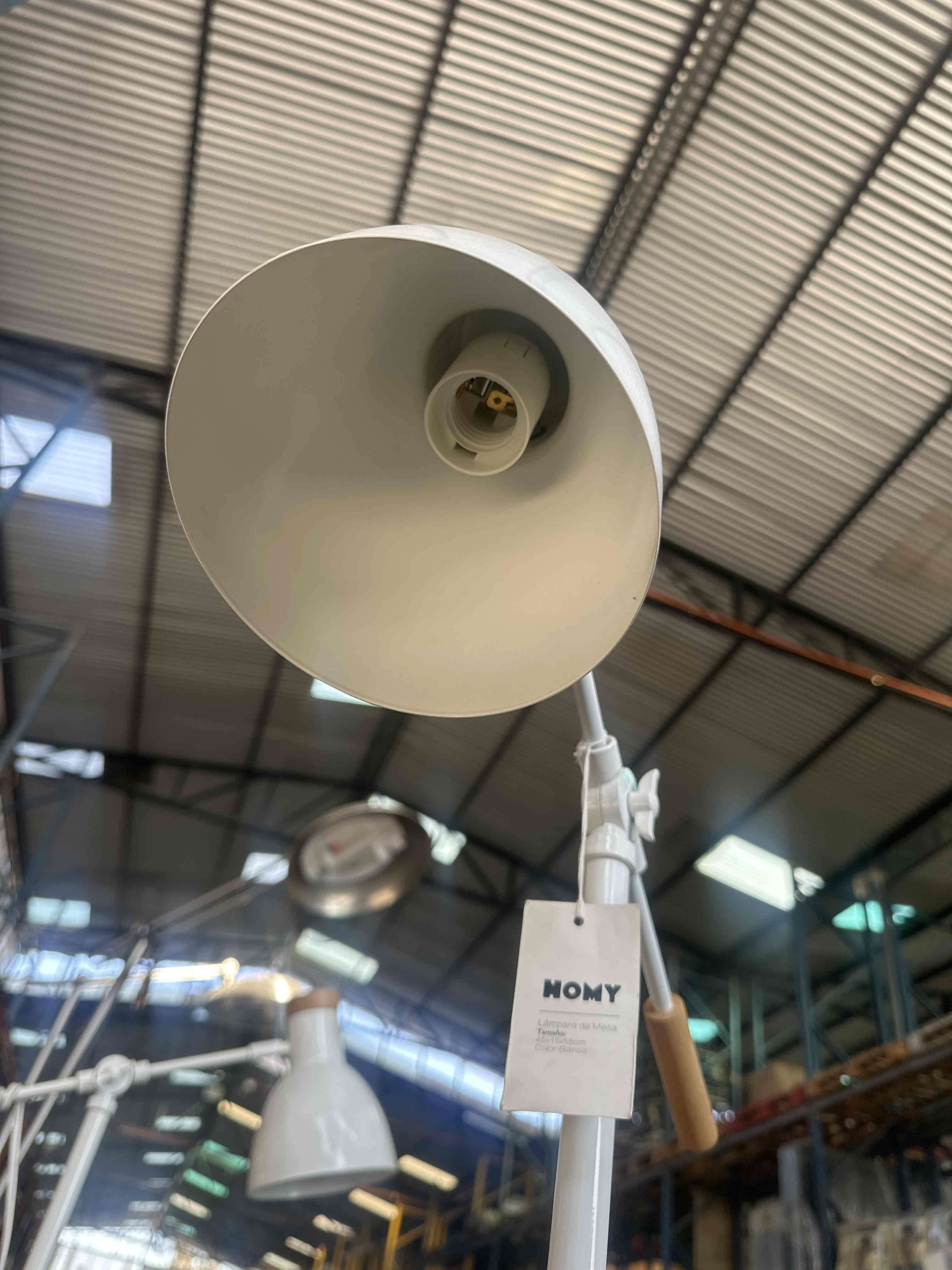 Lámpara de escritorio blanca - 2