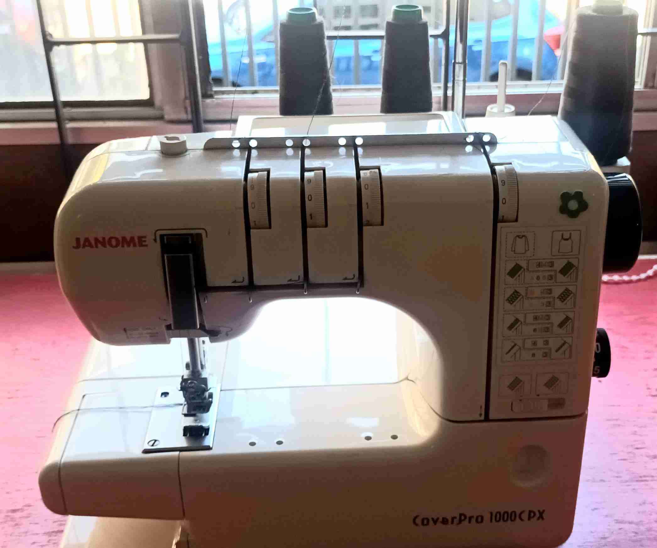Máquina de coser colleretera Janome 1000CPX