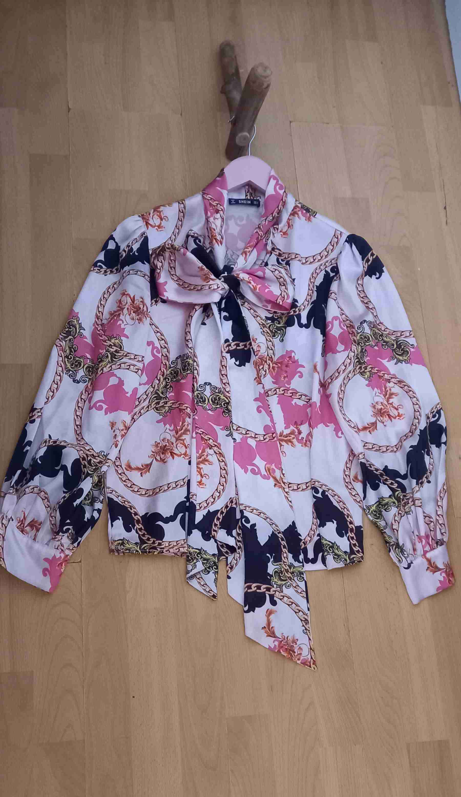 Blusa estampada con lazo