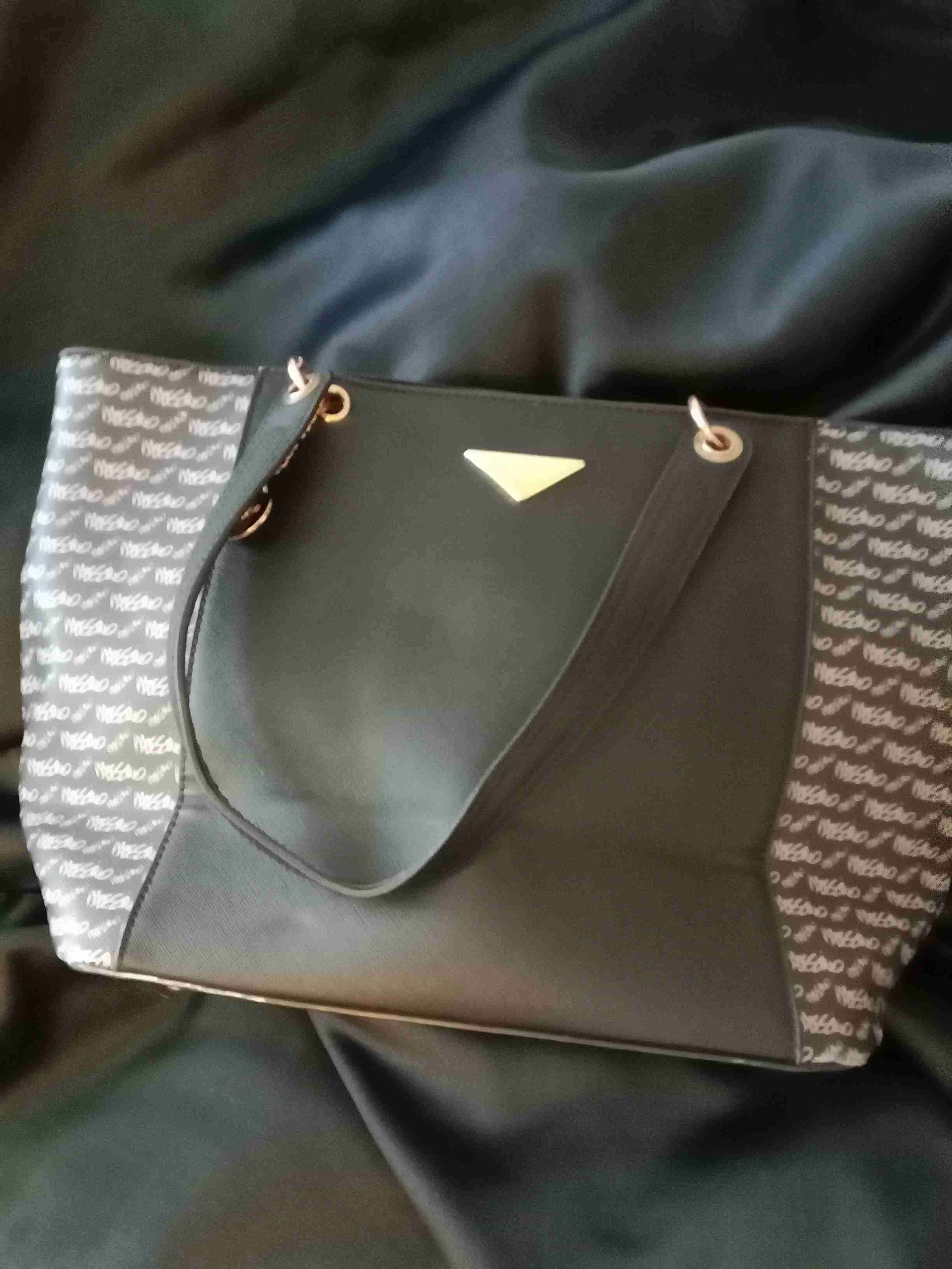 Bolso negro con diseñoMossimo