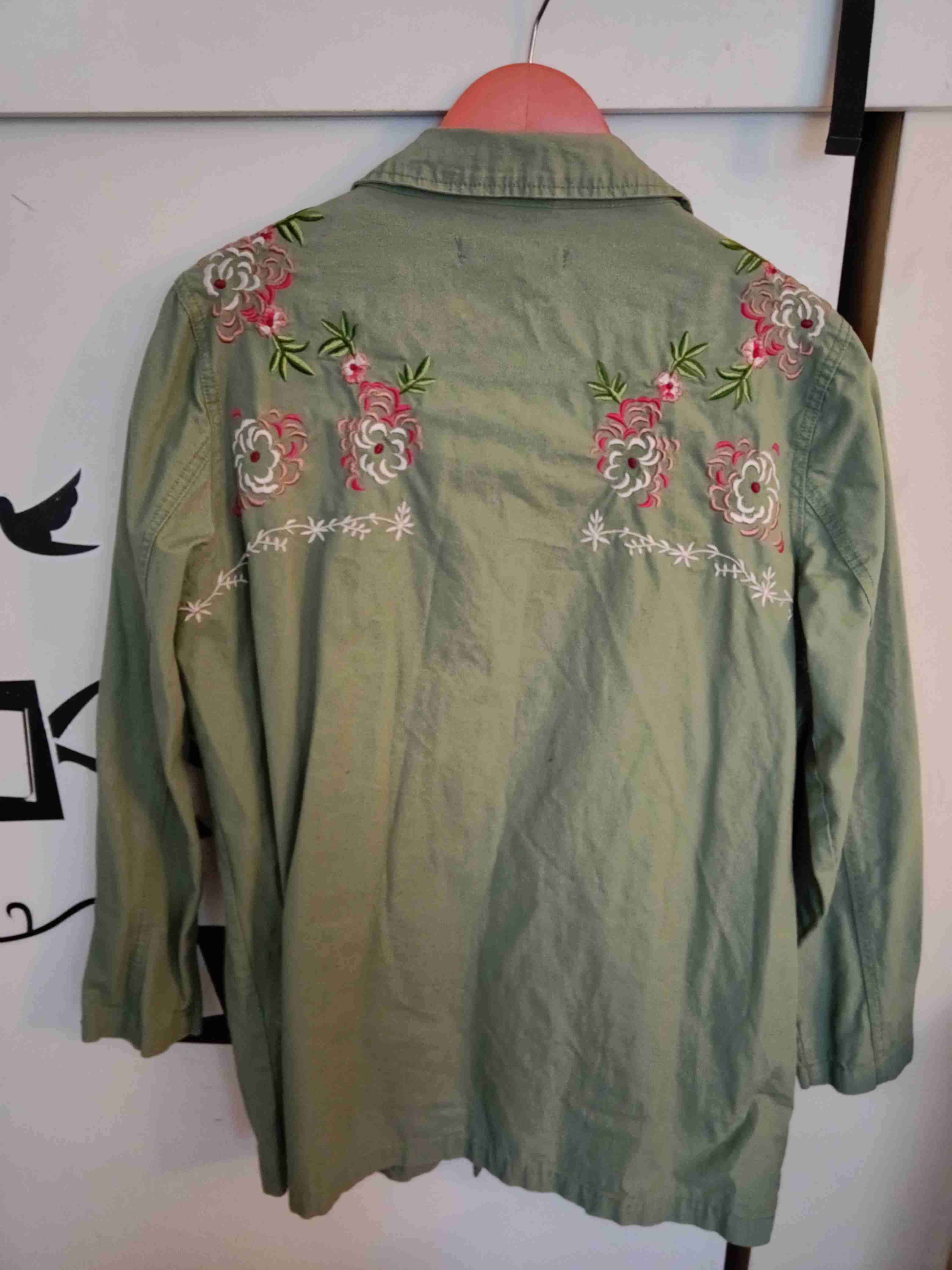 Chaqueta verde con bordado floral - miniatura 2