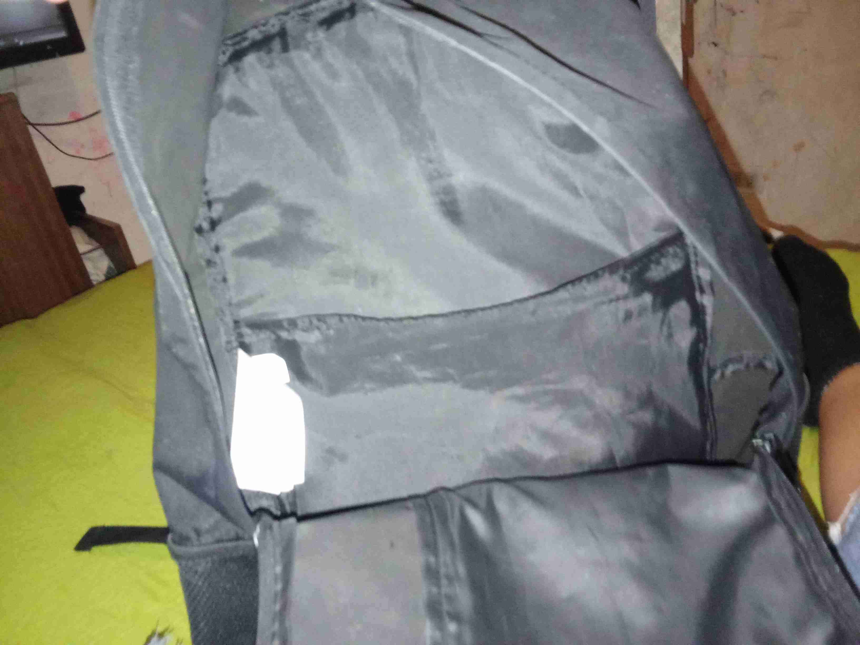 Mochila negra y blanca adida