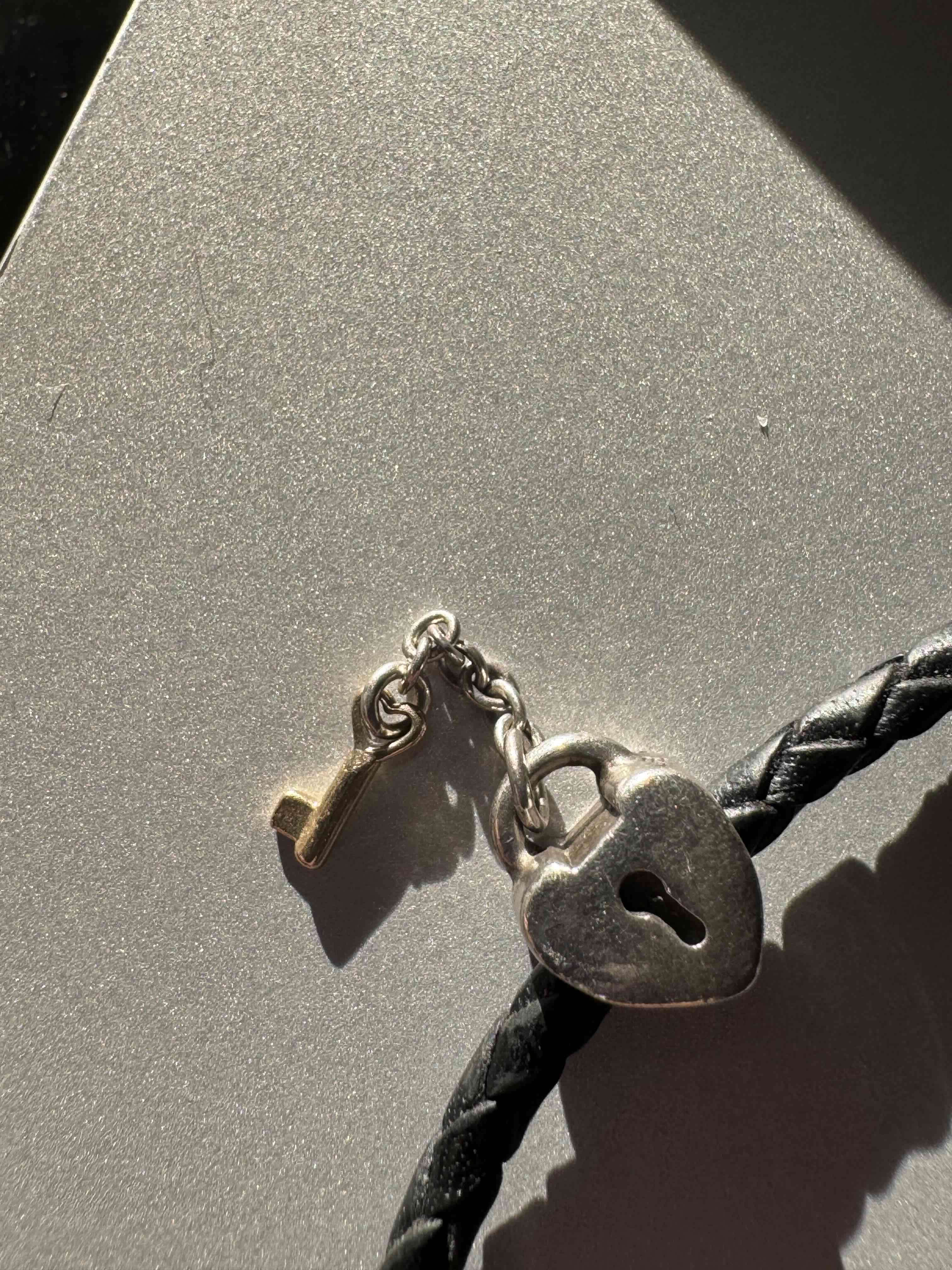 dije candado y llave en oro Pandora