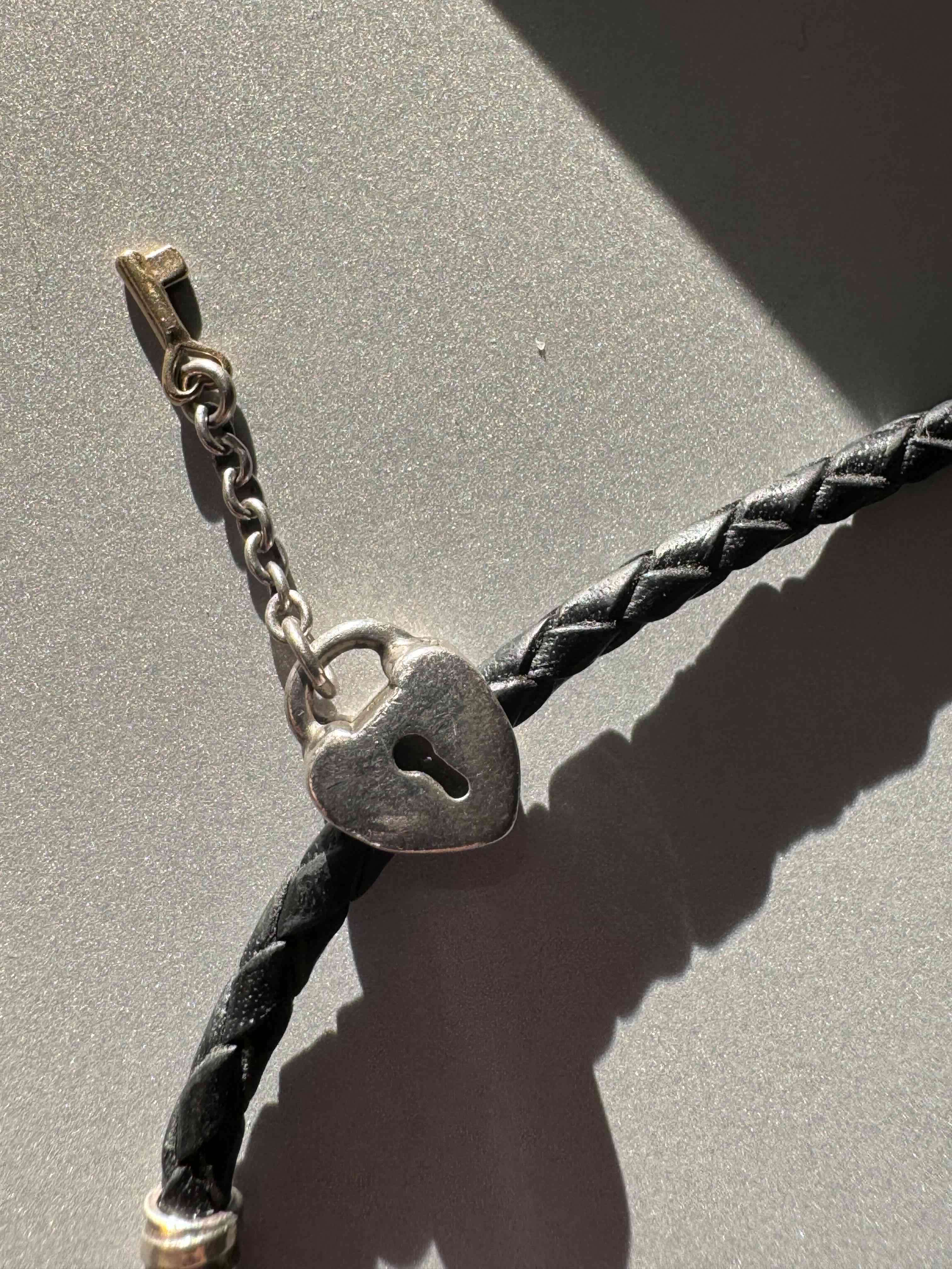 dije candado y llave en oro Pandora - miniatura 2