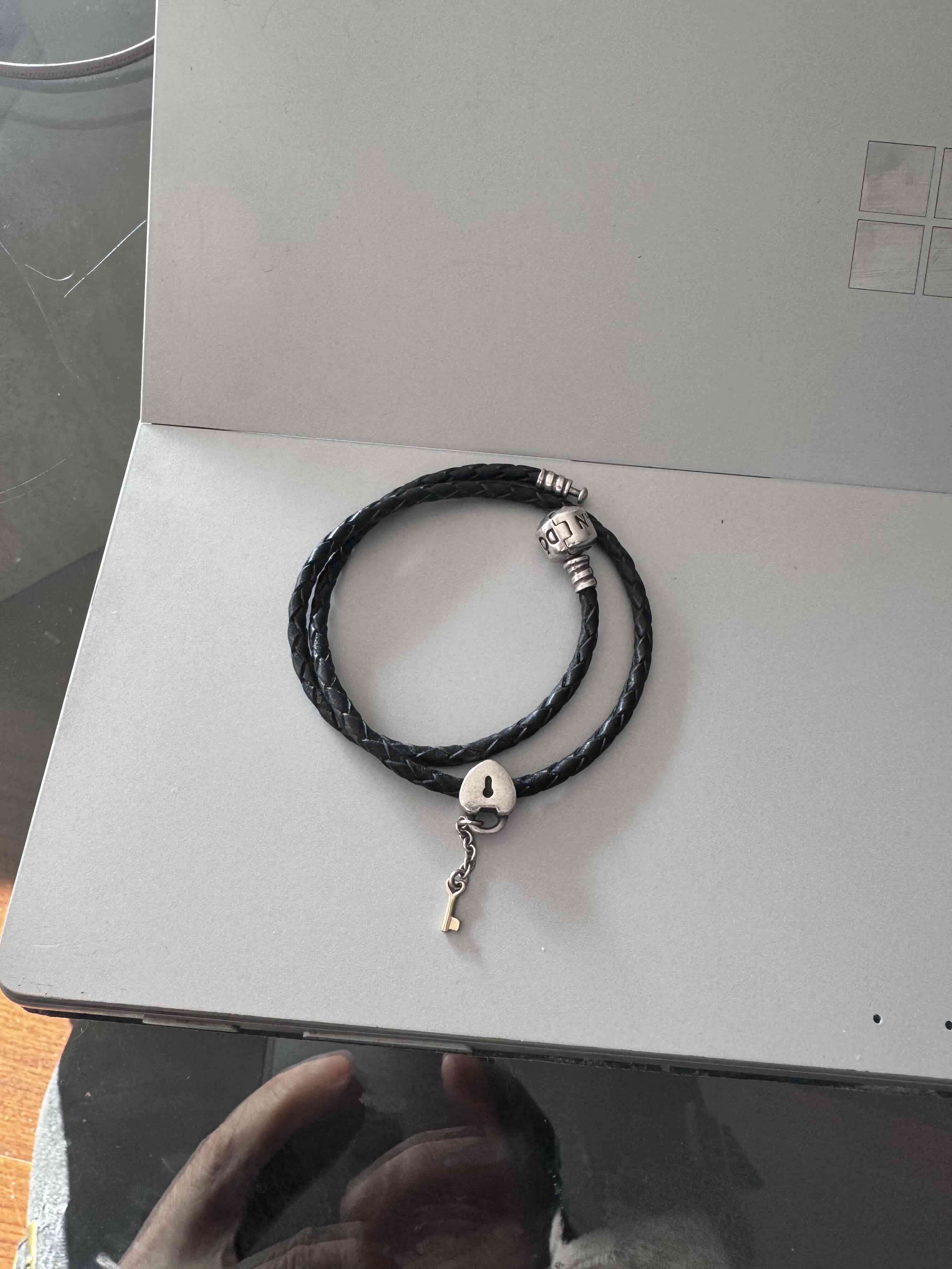 dije candado y llave en oro Pandora - miniatura 4