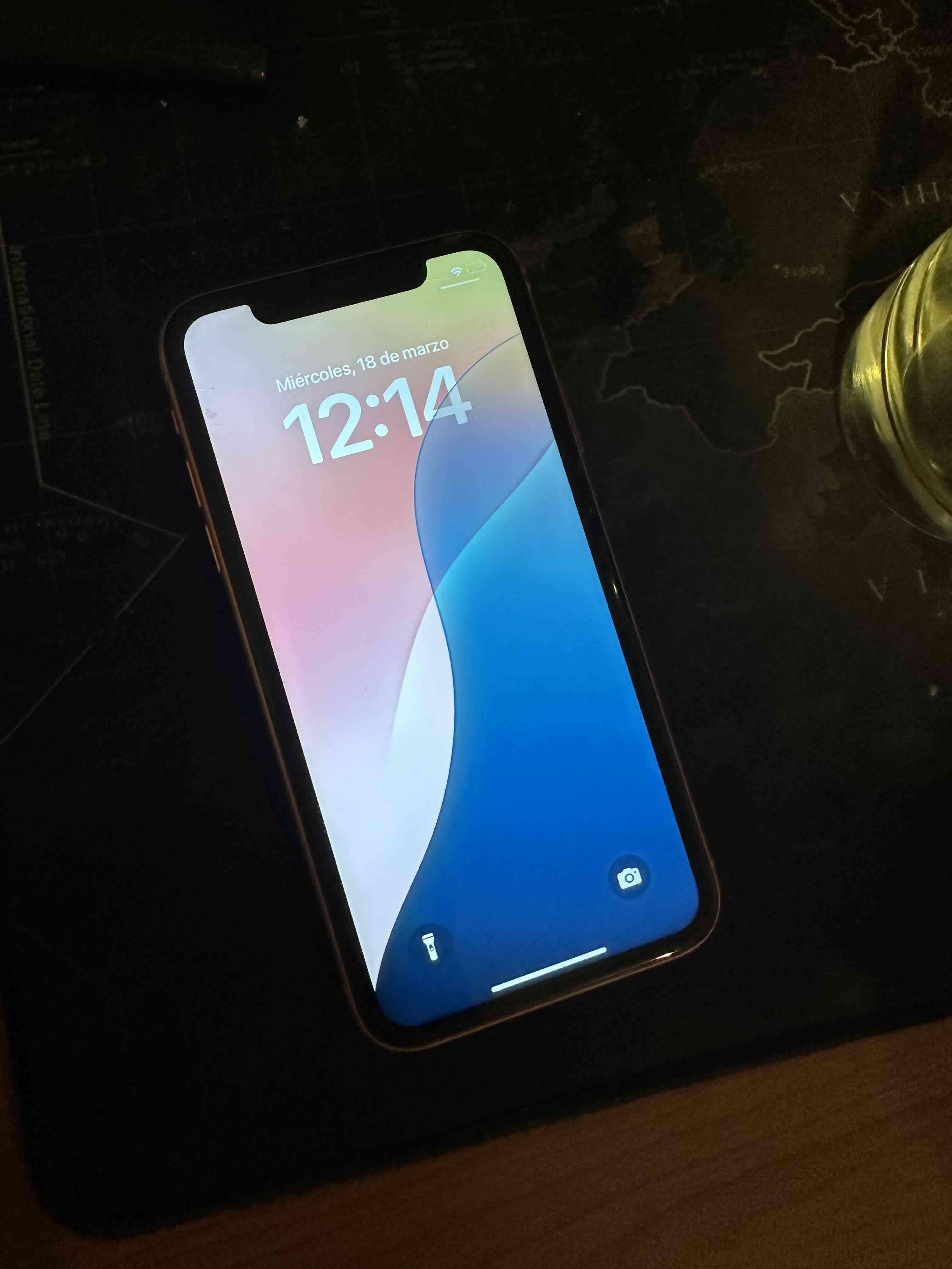 iPhone XR naranja con detalles - miniatura 3