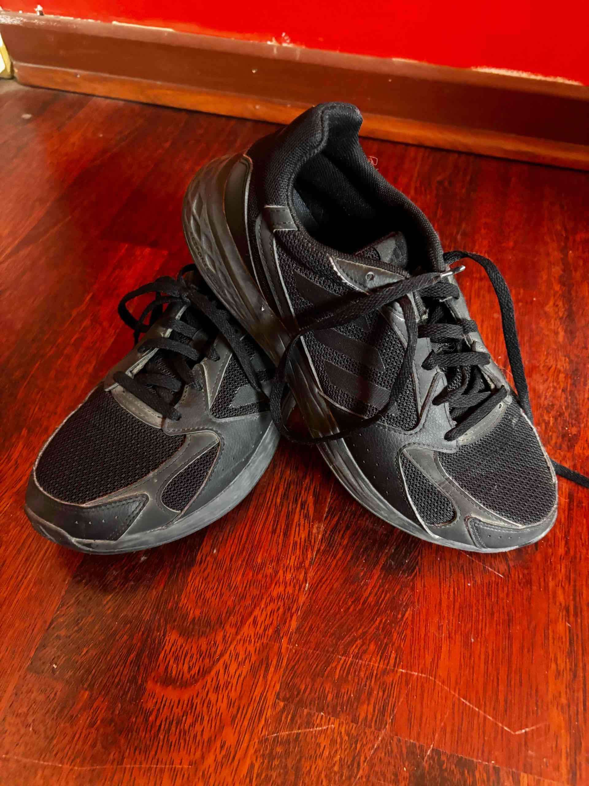 Zapatillas negras deportivas Adidas