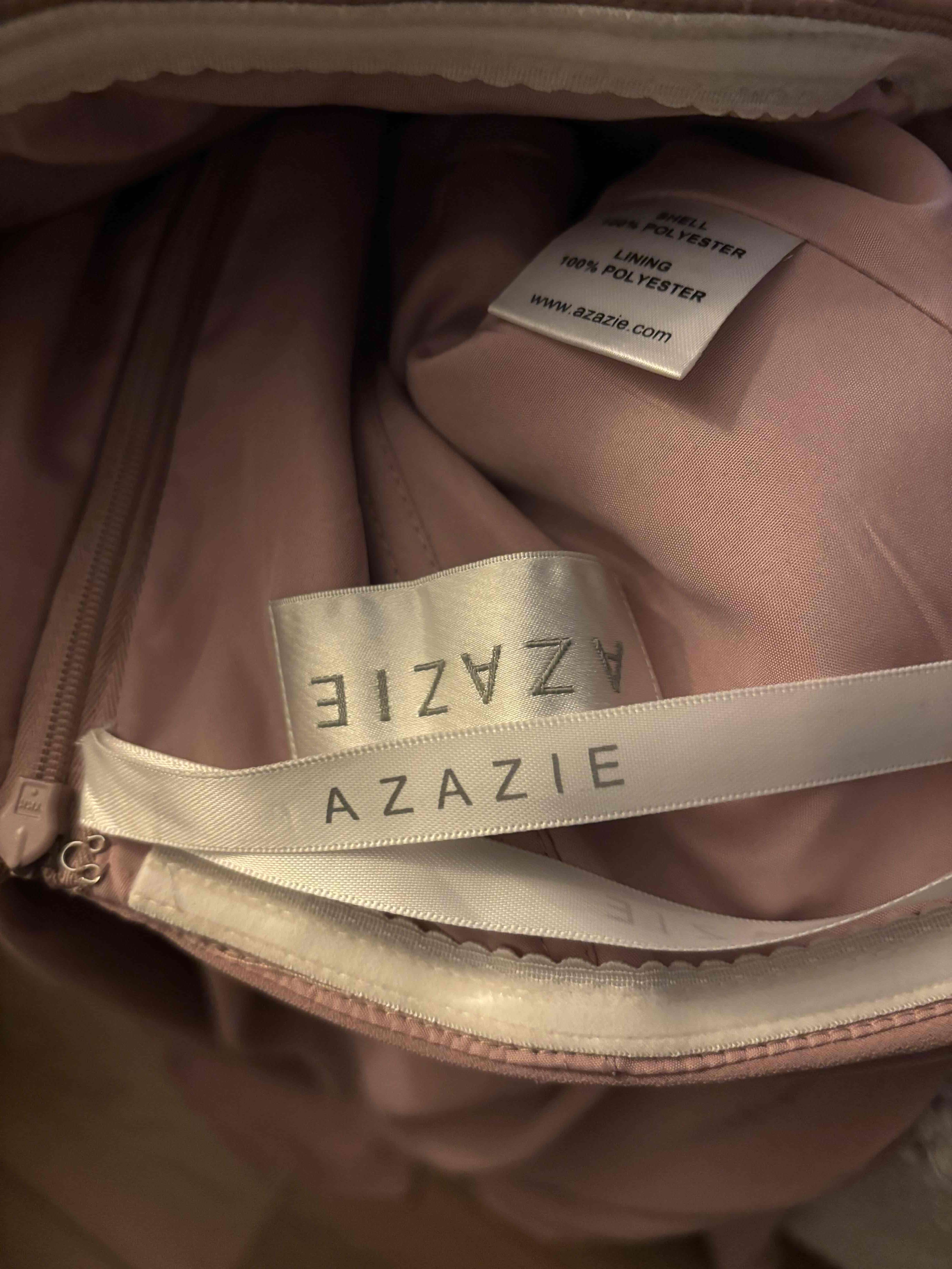 Vestido rosa con escote corazón - miniatura 3