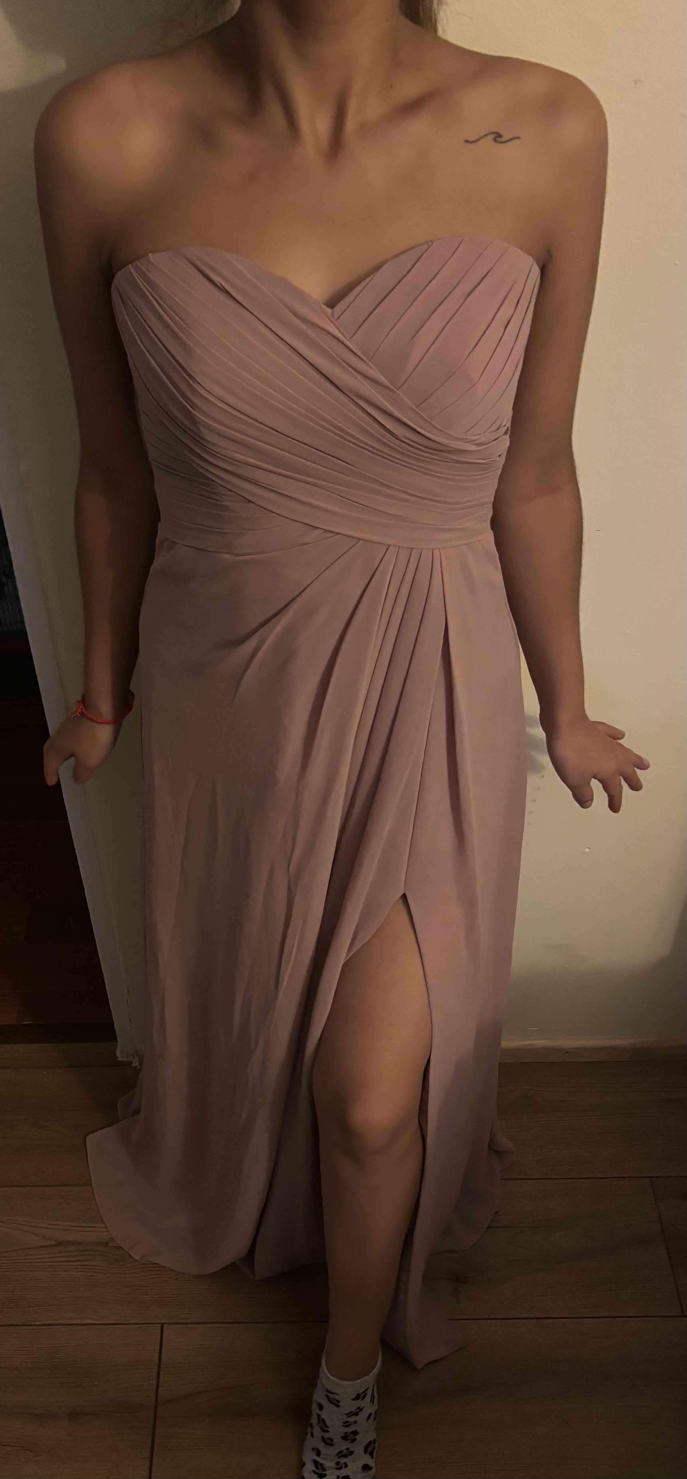 Vestido rosa con escote corazón - miniatura 4