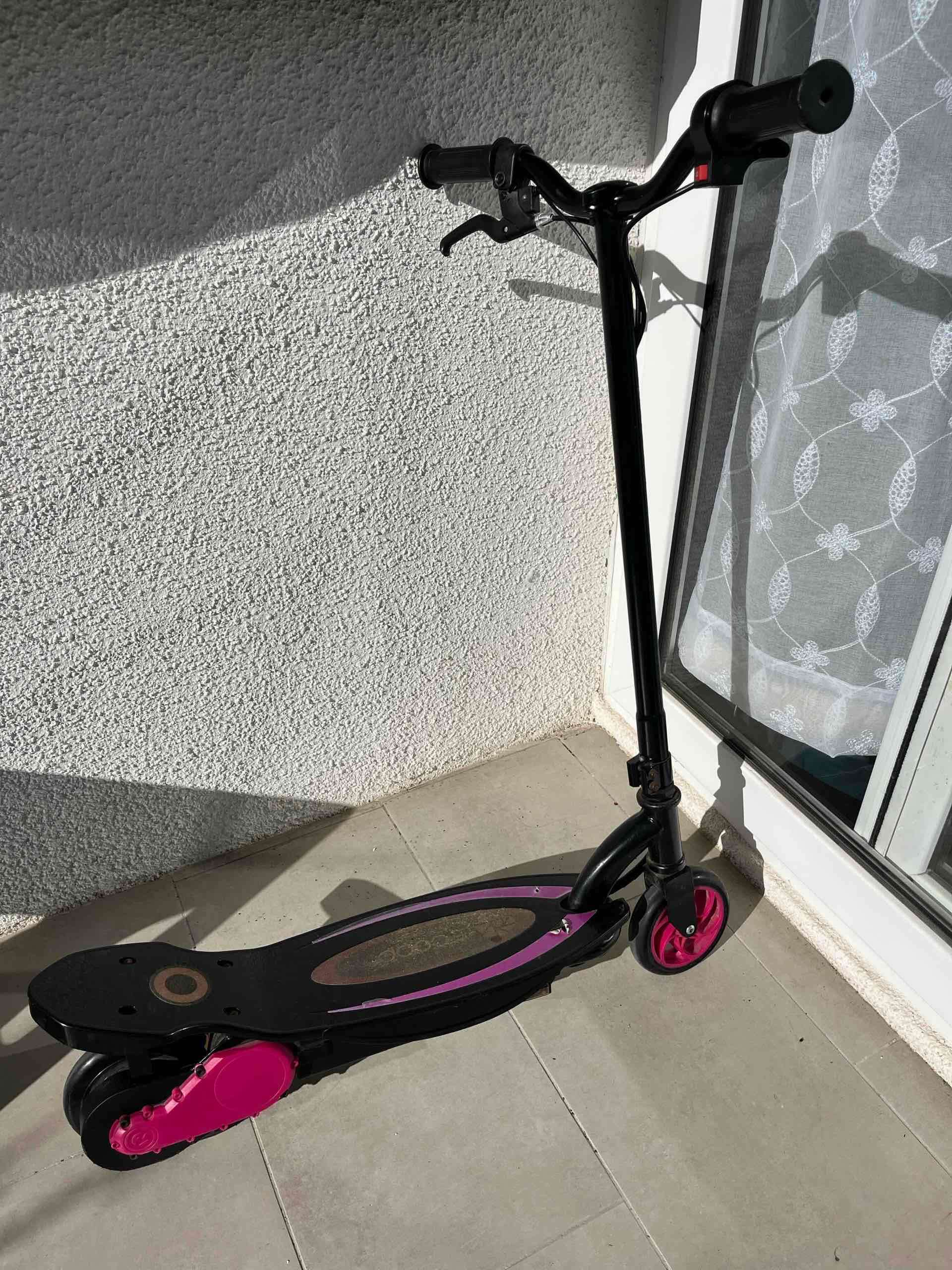 Scooter eléctrico negro y rosado - 2