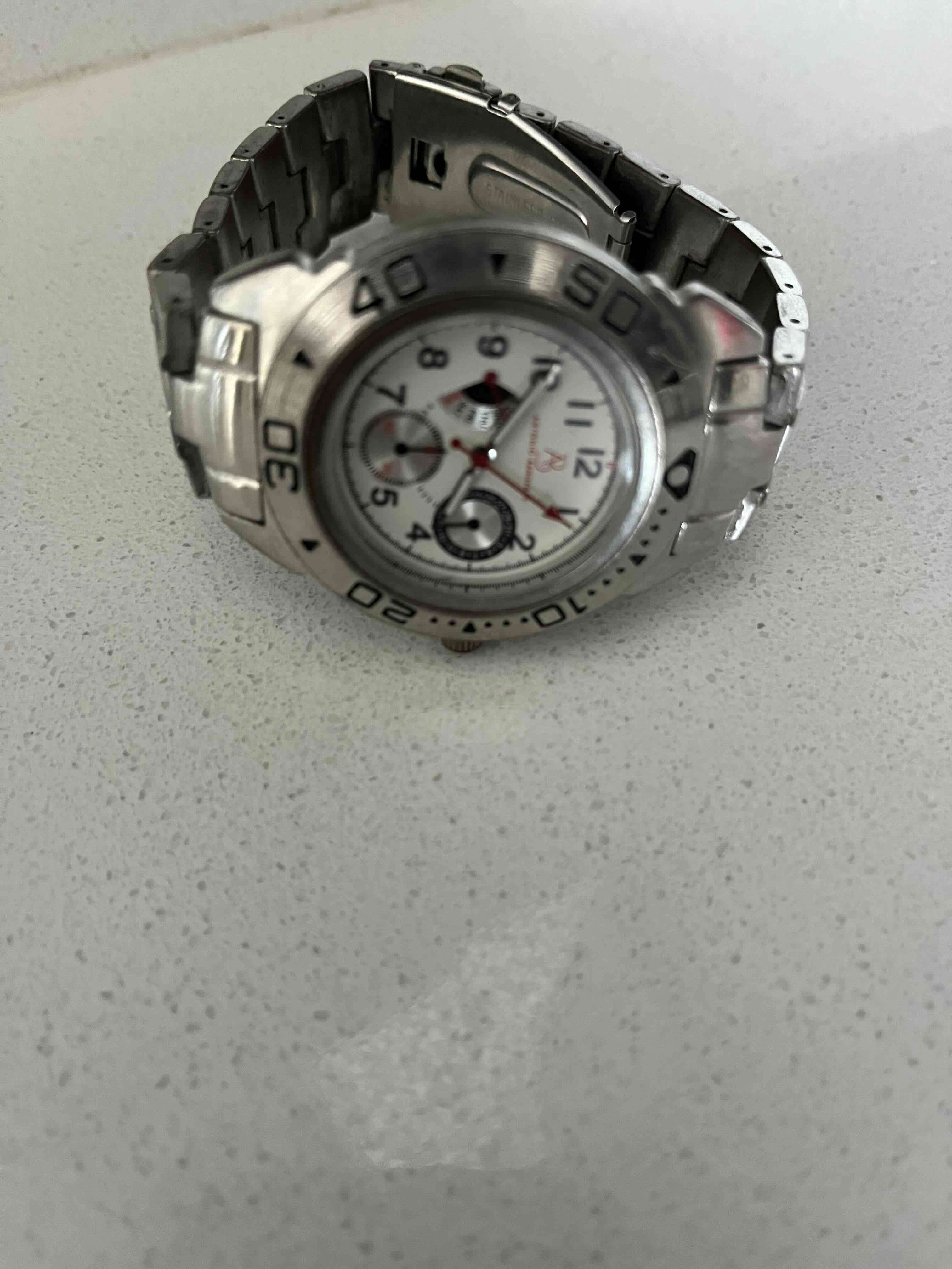 Reloj metálico elegante - miniatura 4