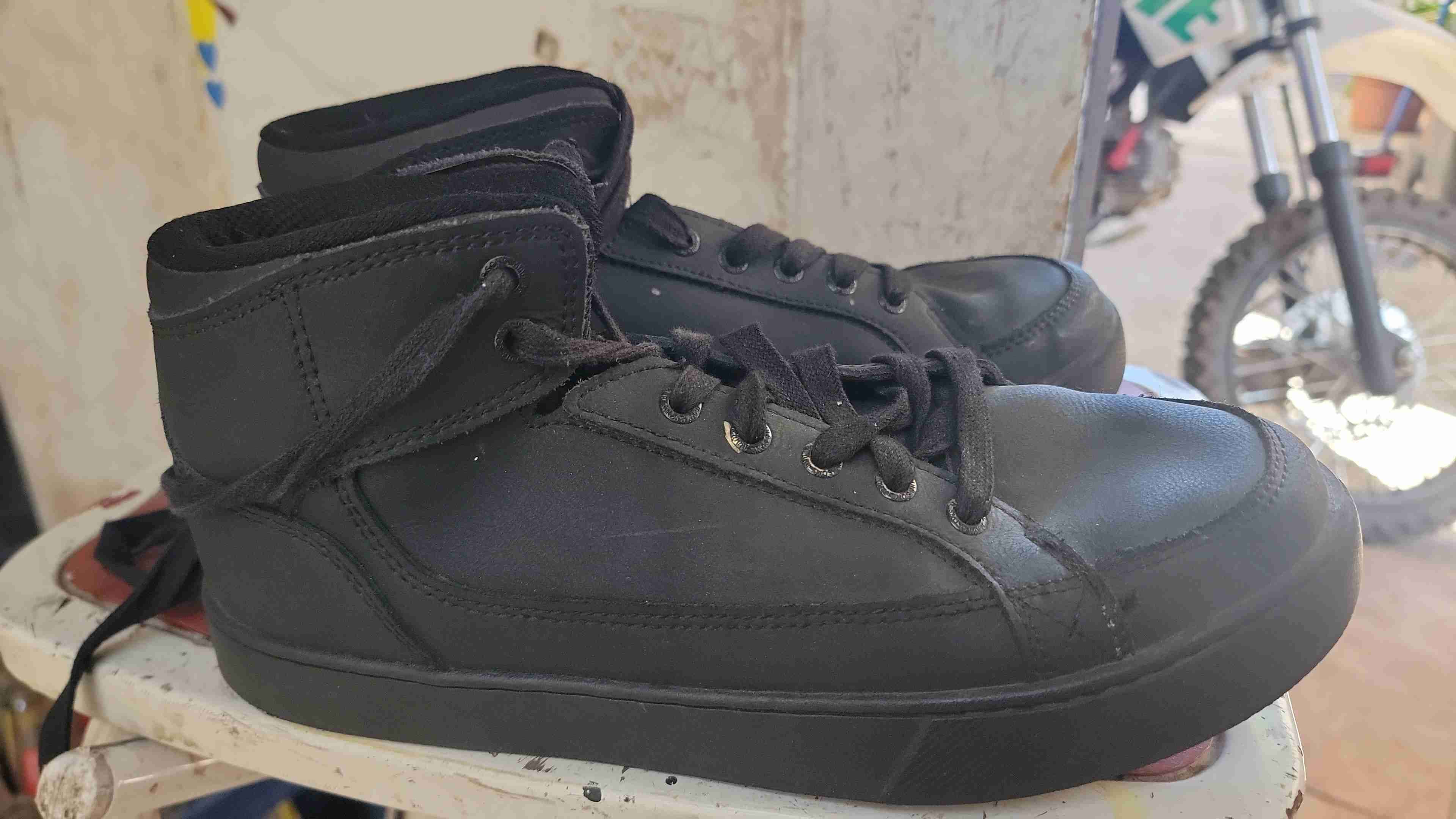 Zapatillas negras colegio