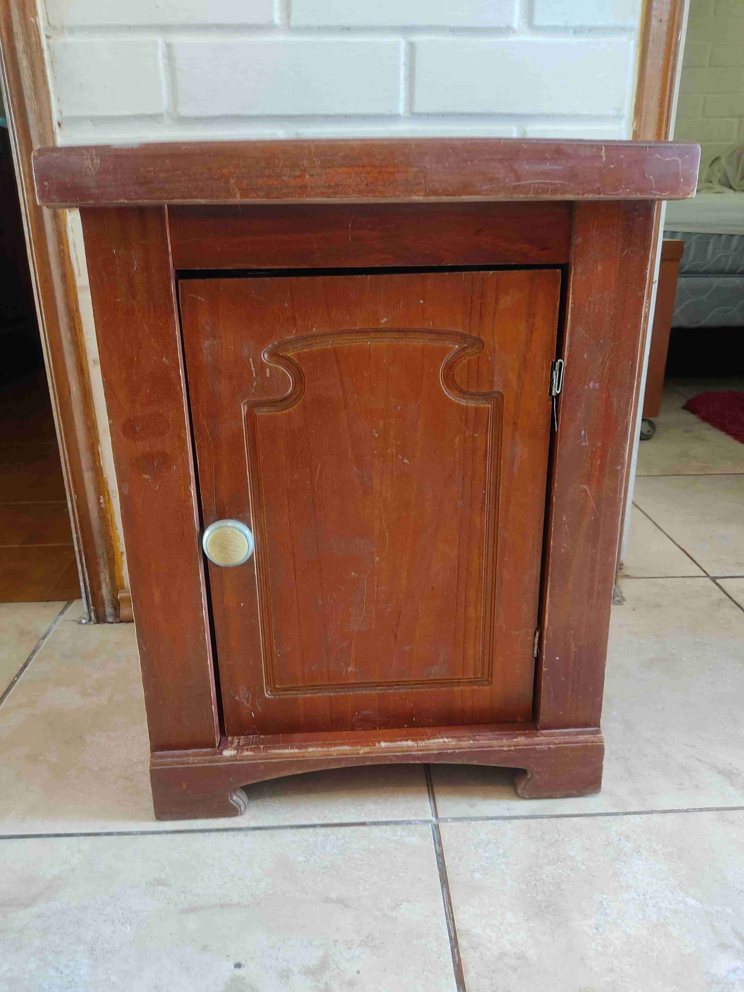 Gabinete de madera vintage