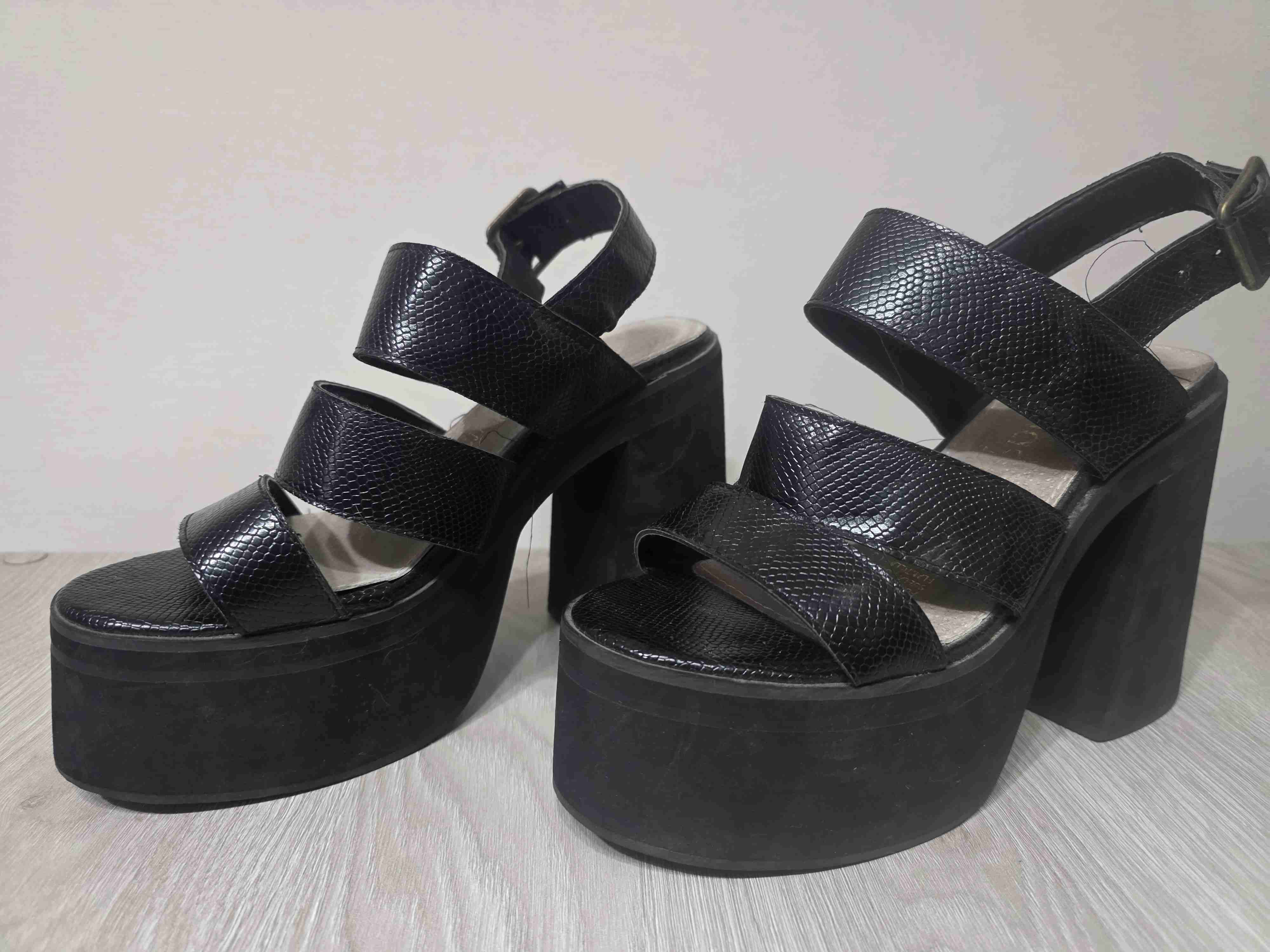 Sandalias negras de plataforma