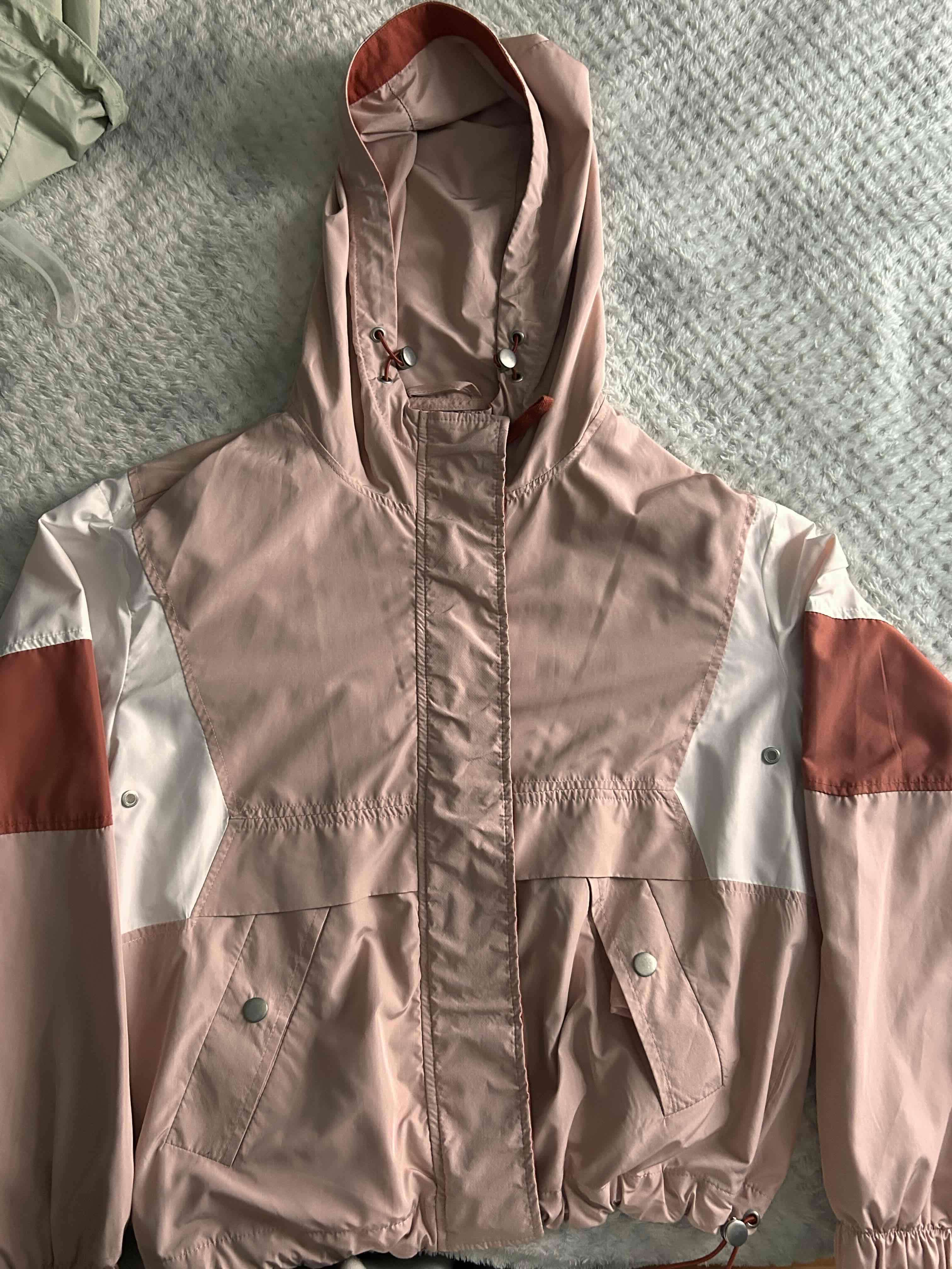 Cortavientos de color damasco Index