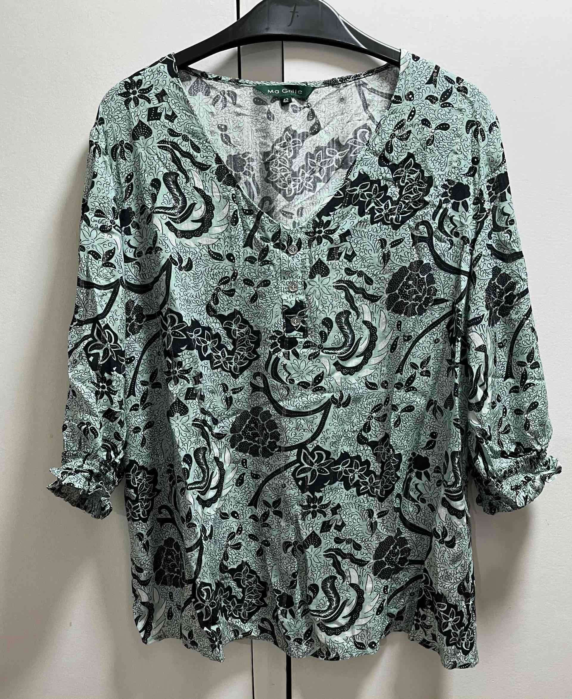 Blusa estampada verde floral