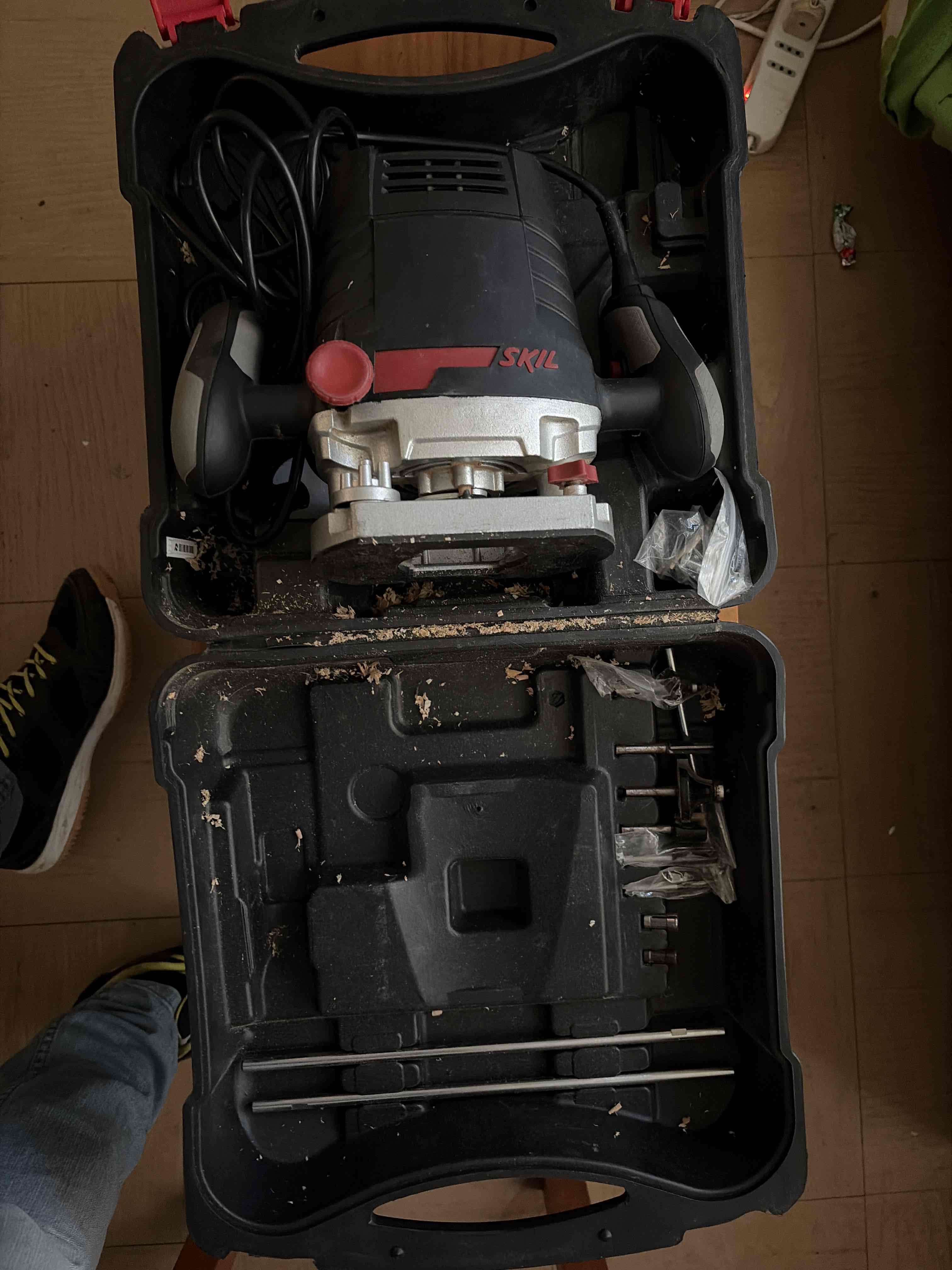 Fresadora Skil con estuche