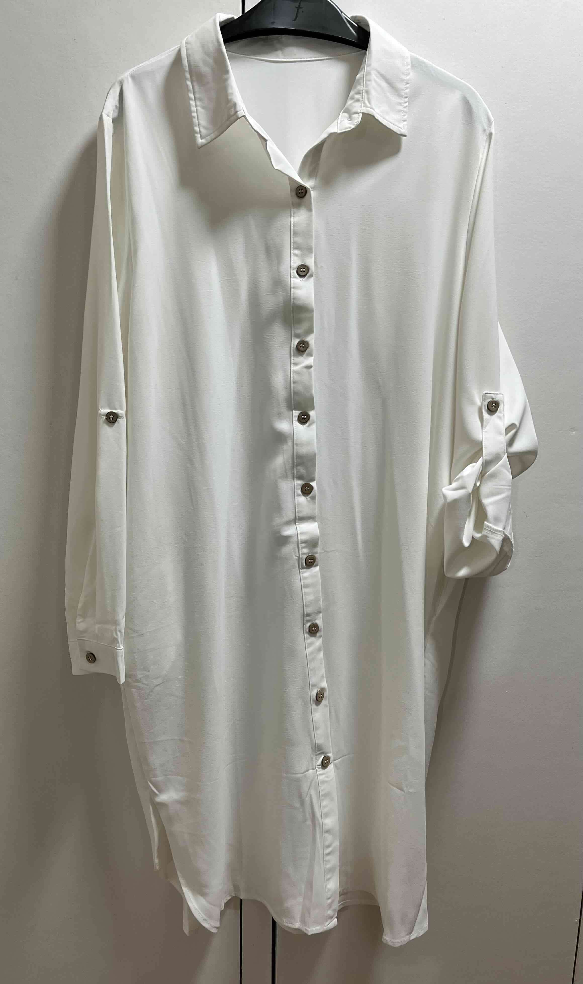 Blusa blanca larga versátil