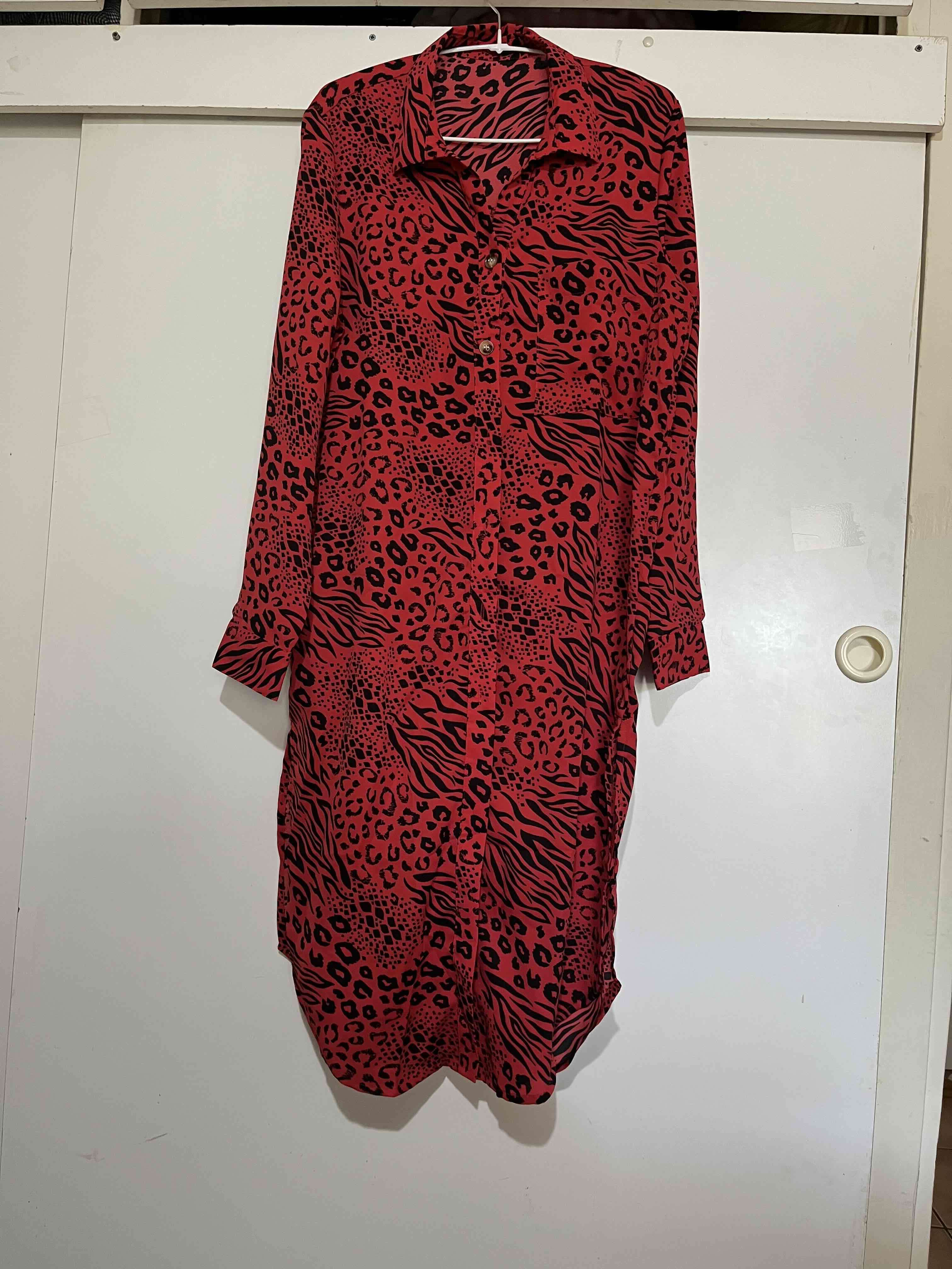 Bluson rojo animal print