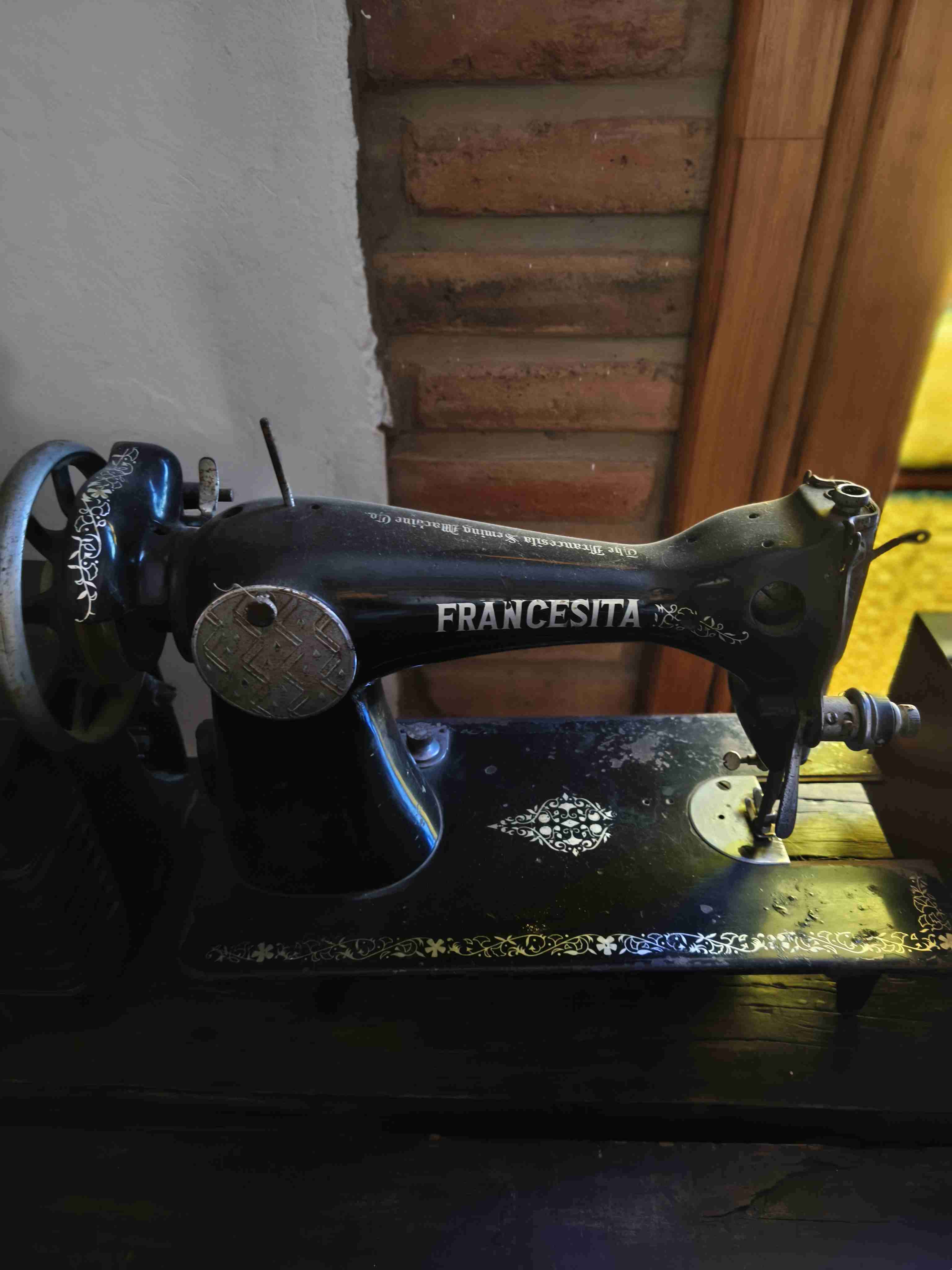 Máquina de coser antigua Francesita - miniatura 3