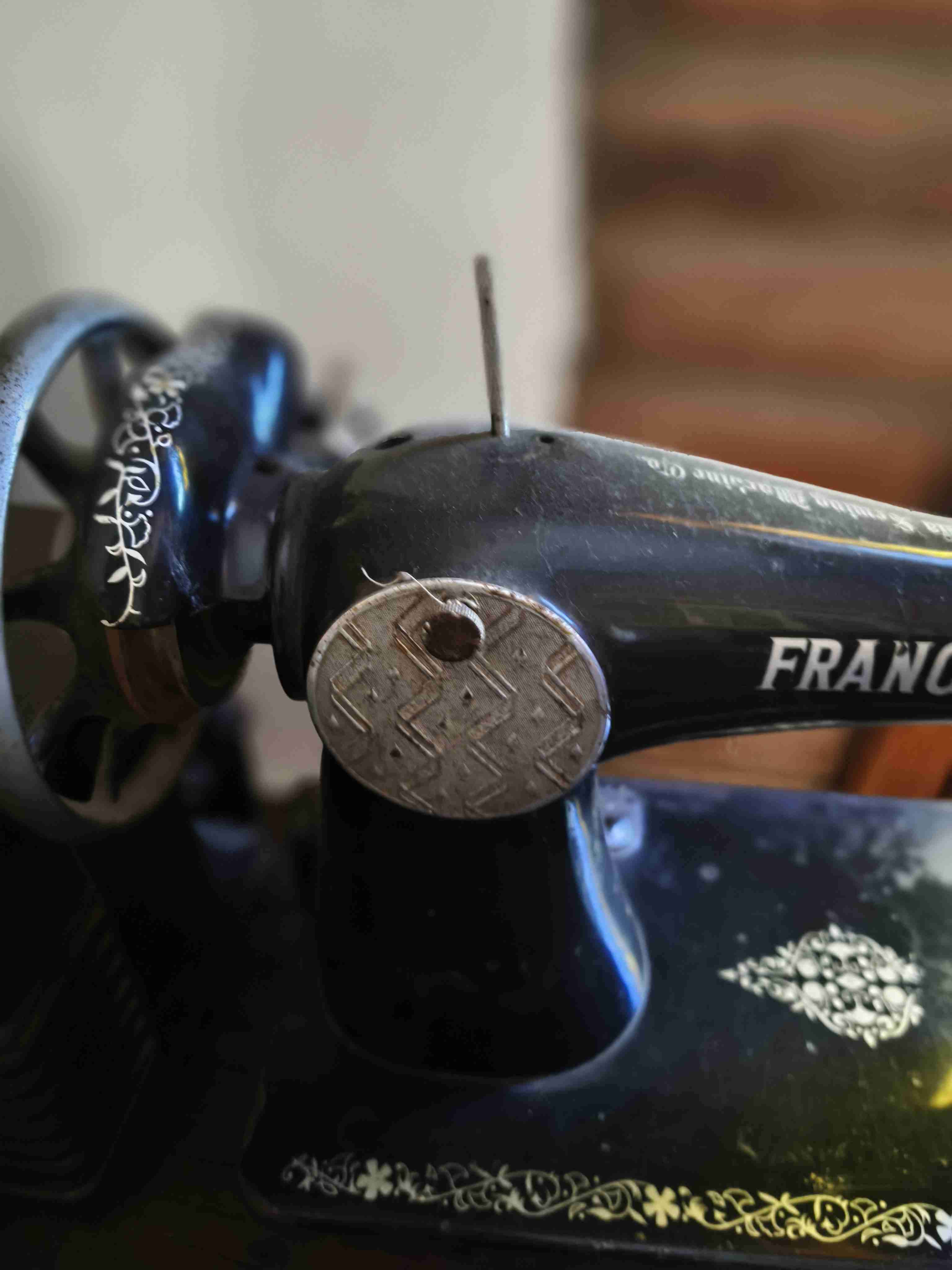 Máquina de coser antigua Francesita - miniatura 4
