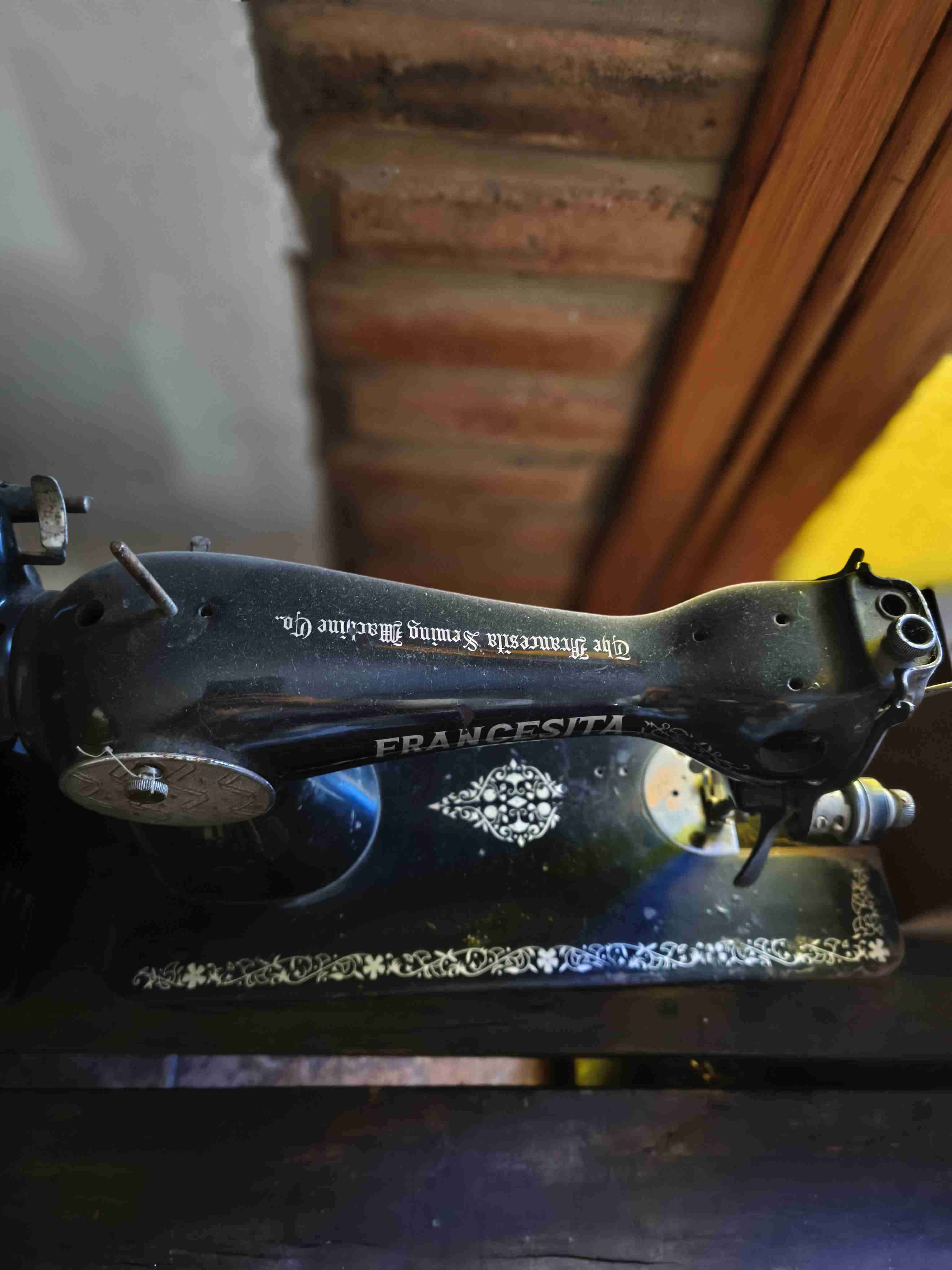 Máquina de coser antigua Francesita - miniatura 5