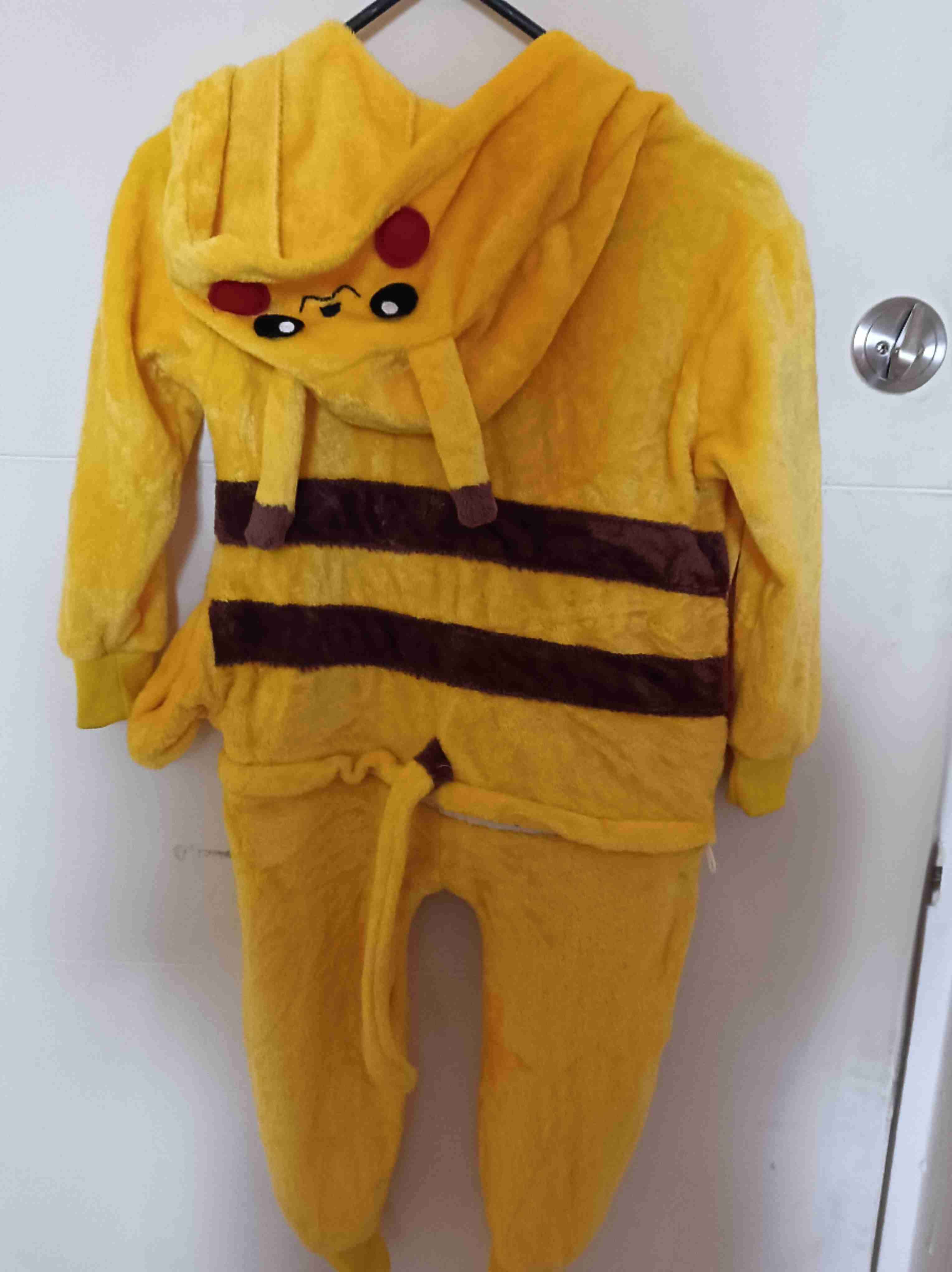 Disfraz Pijama Pikachu amarillo  con capucha