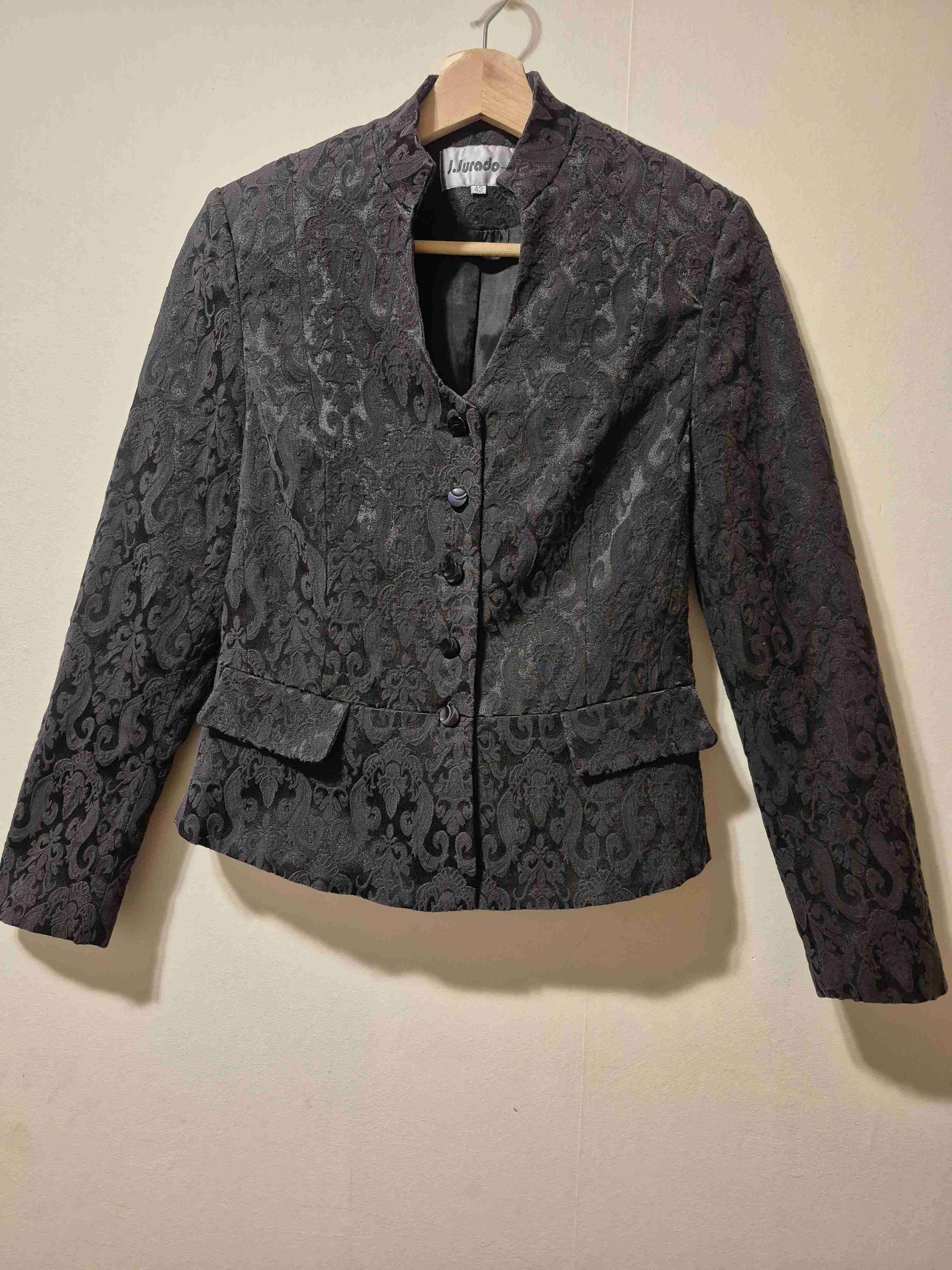 Chaqueta negra de encaje