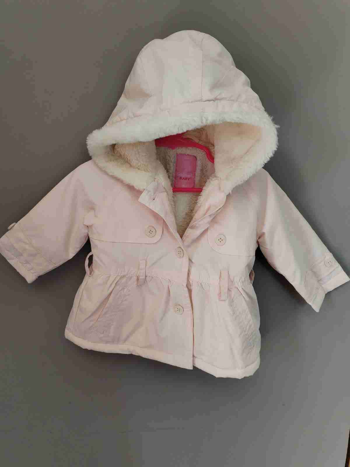 Abrigo rosado para bebé