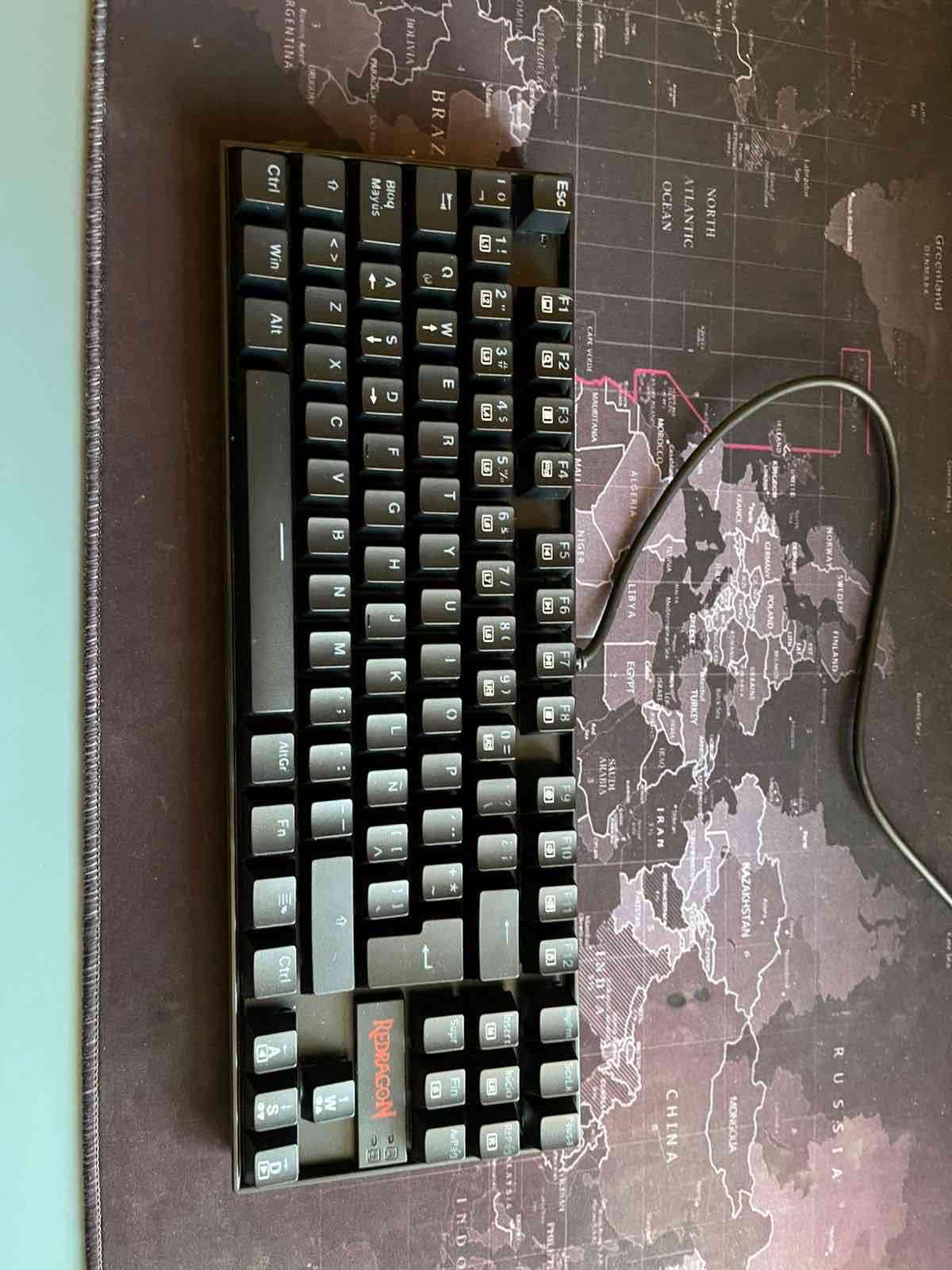 Teclado mecánico Redragon negro