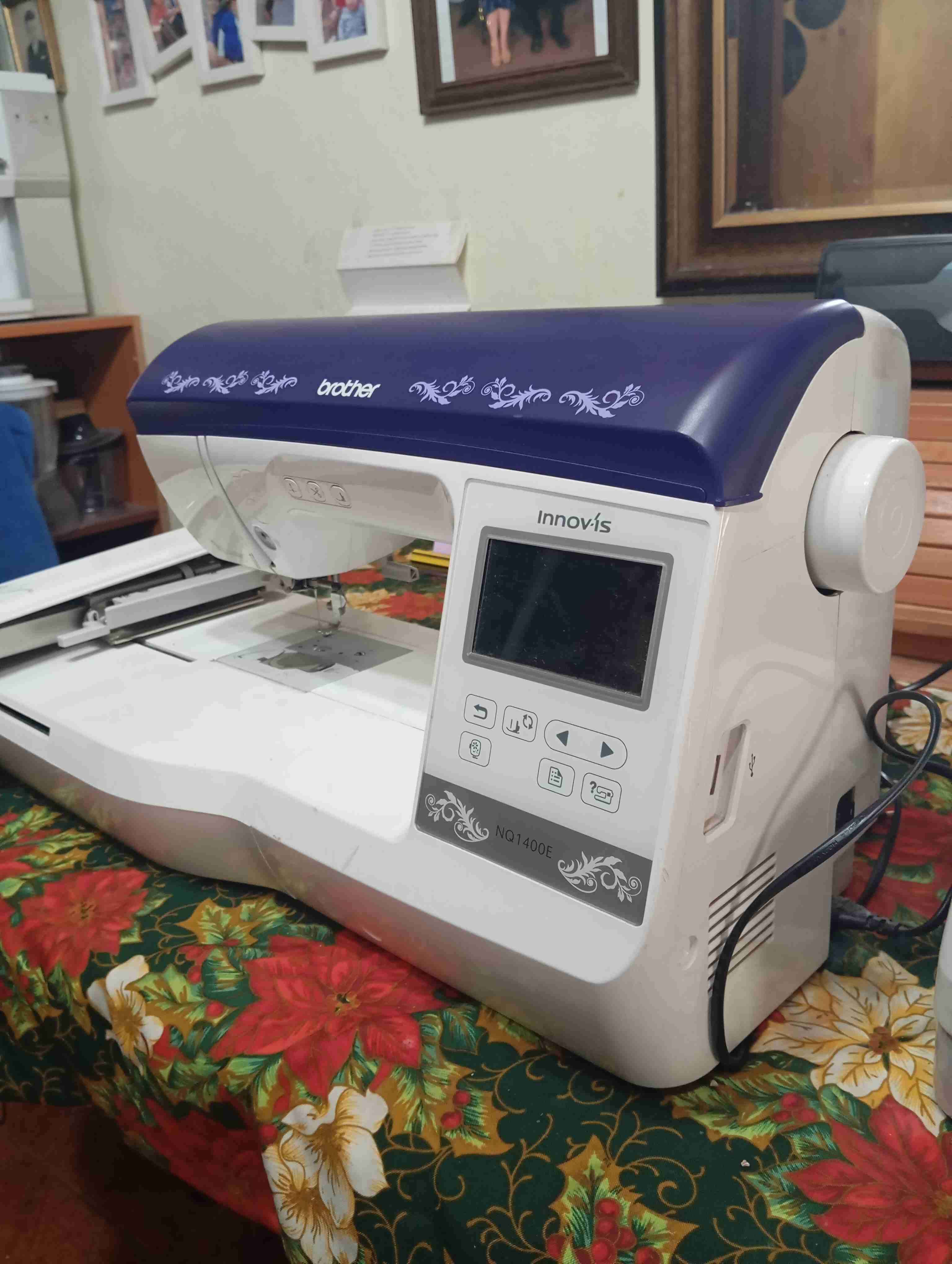 Máquina bordadora Brother Innovis NQ1400E - miniatura 2