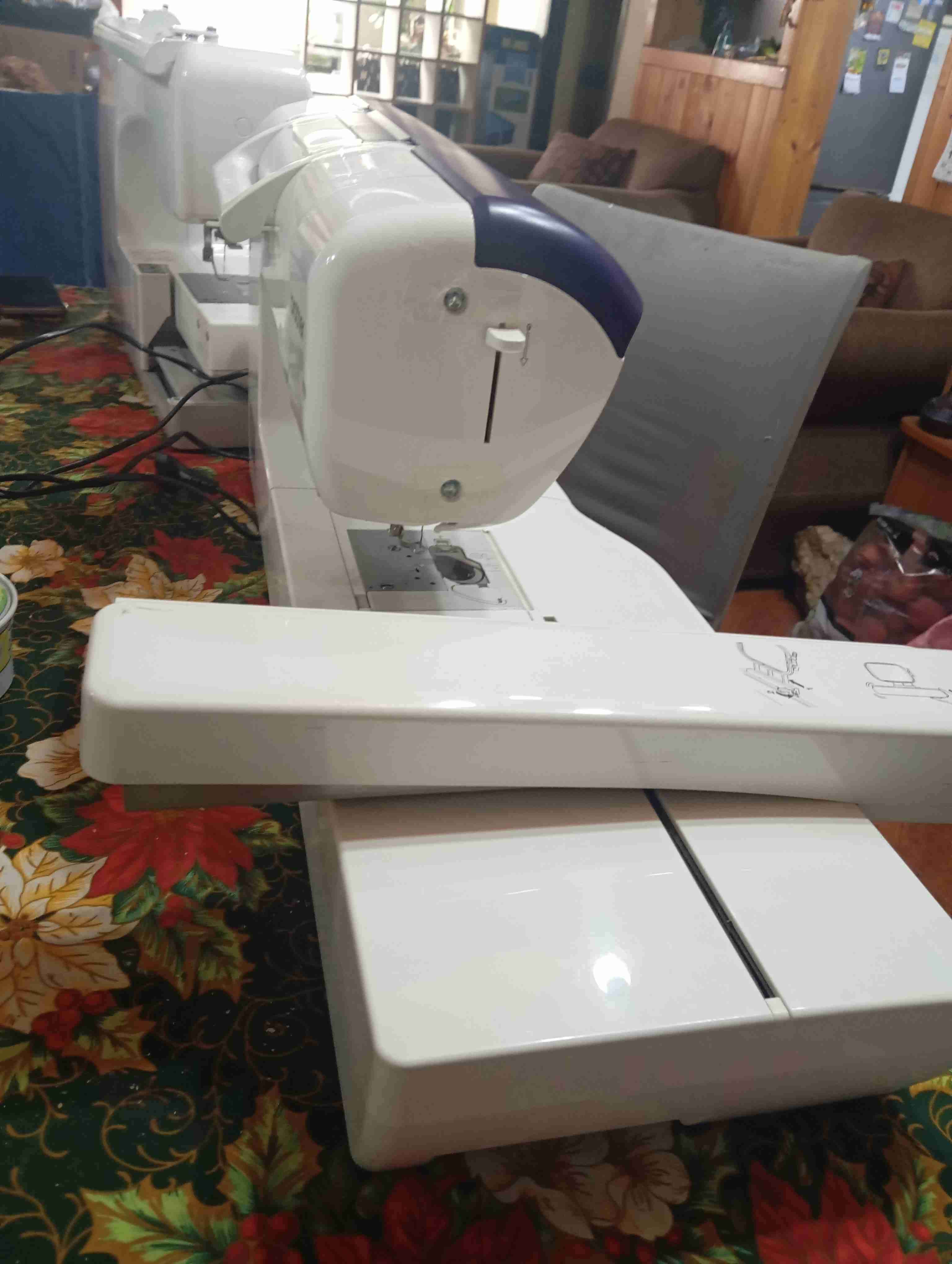 Máquina bordadora Brother Innovis NQ1400E - miniatura 3