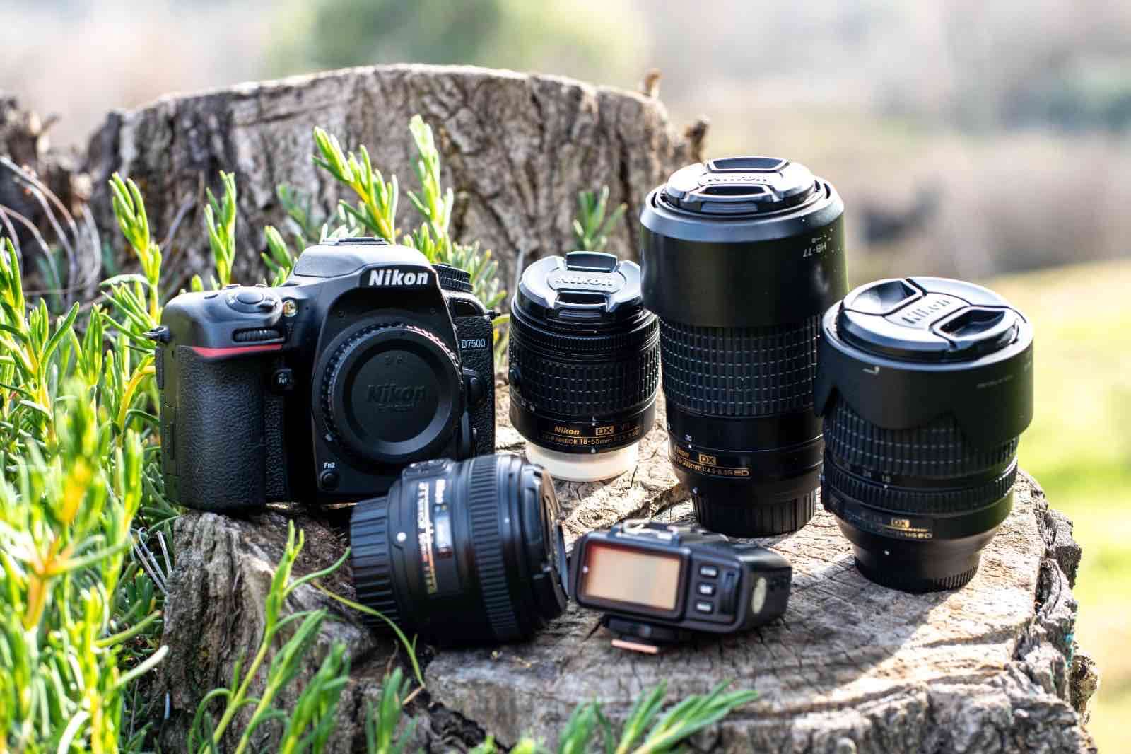 Cámara Nikon D7500 con lentes