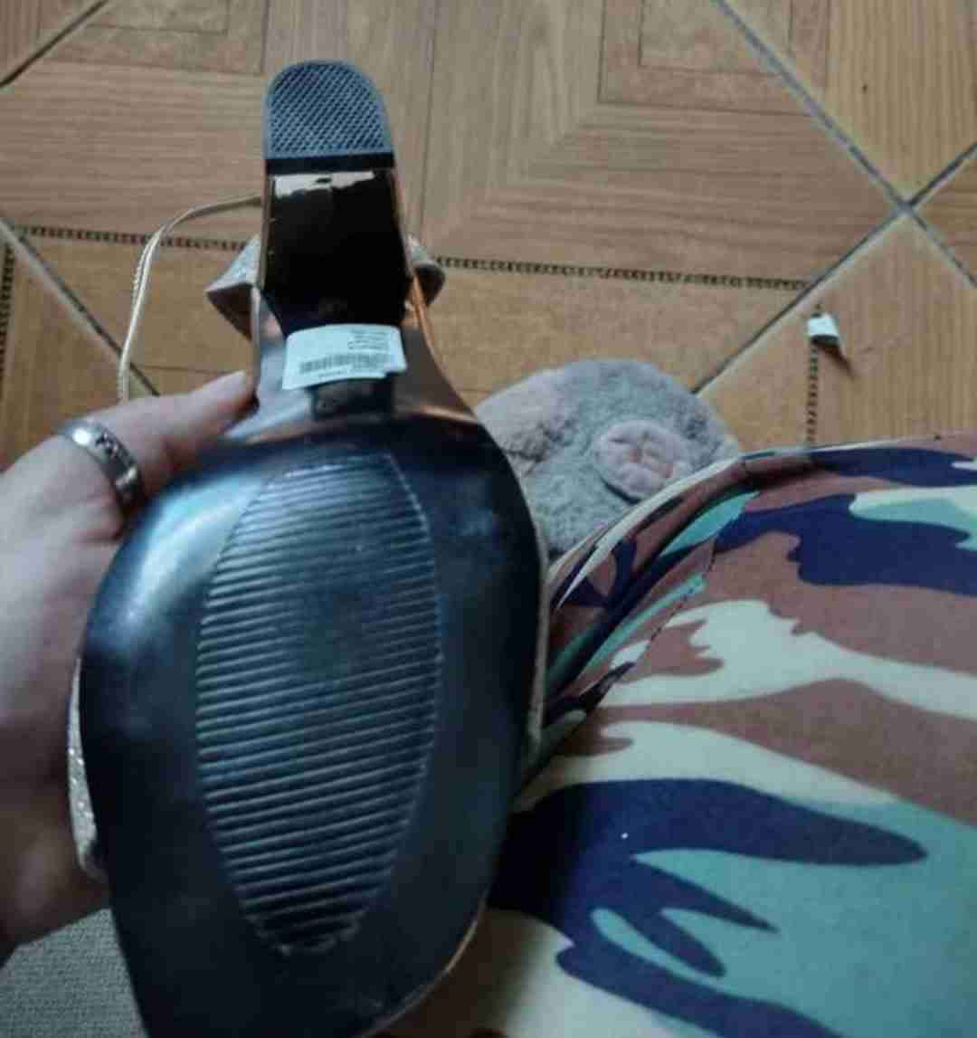 Tacones negros brillantes - miniatura 4