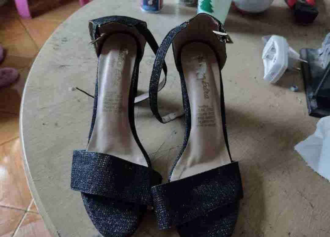 Zapato de tacón negras brillantes