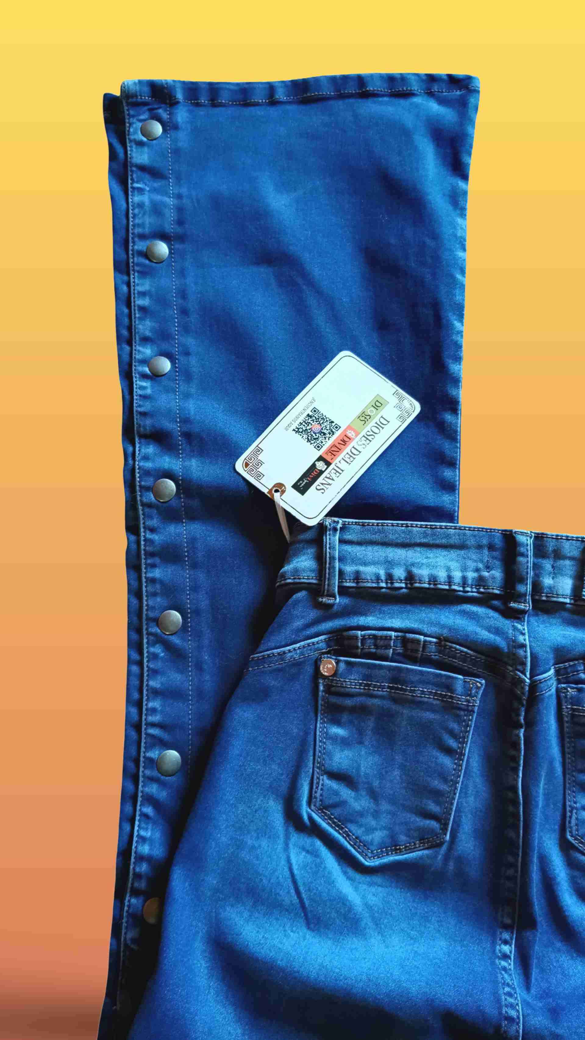 Jeans azul con botones laterales - miniatura 2