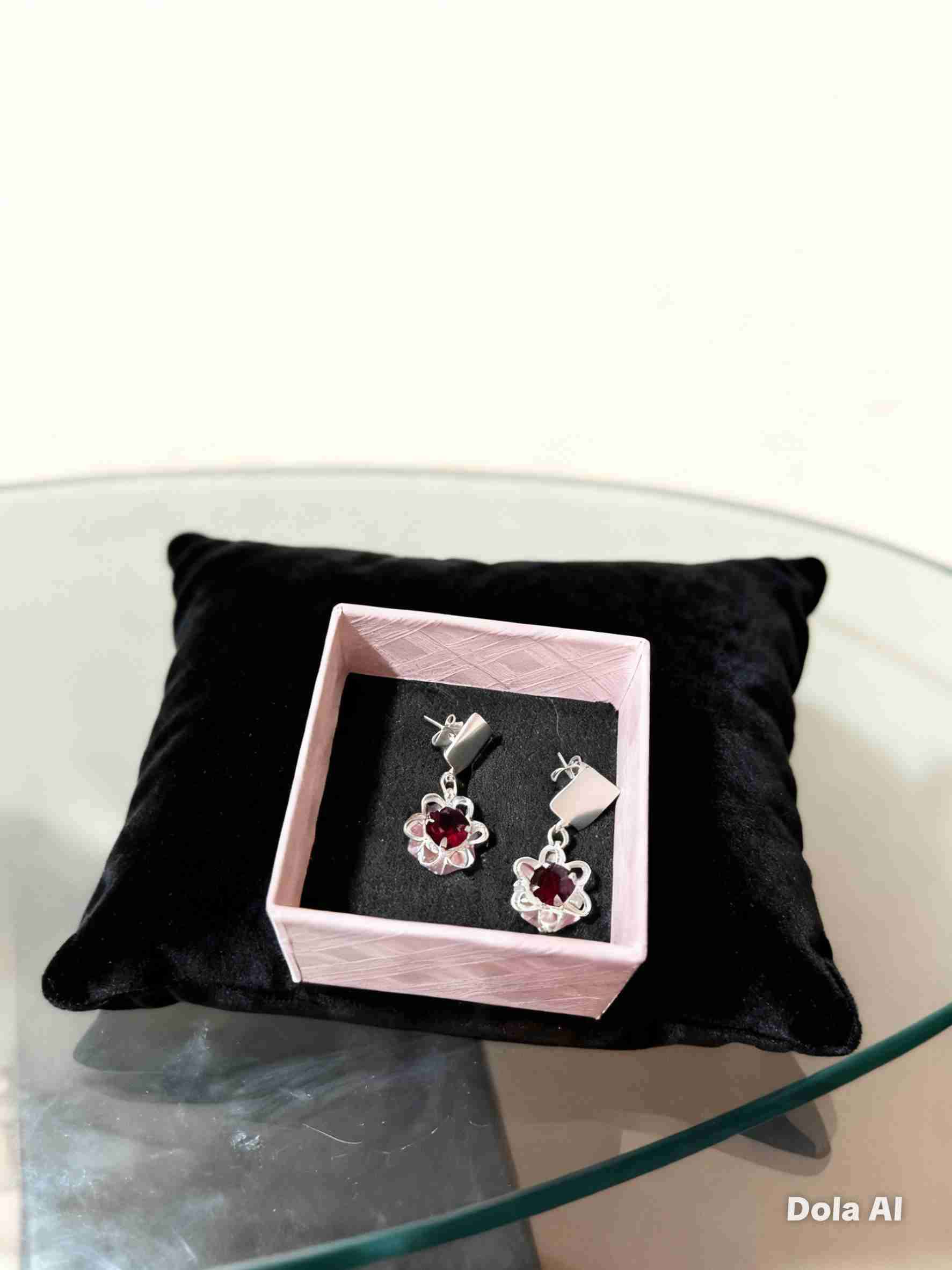 Aros flor con piedra azul - miniatura 2