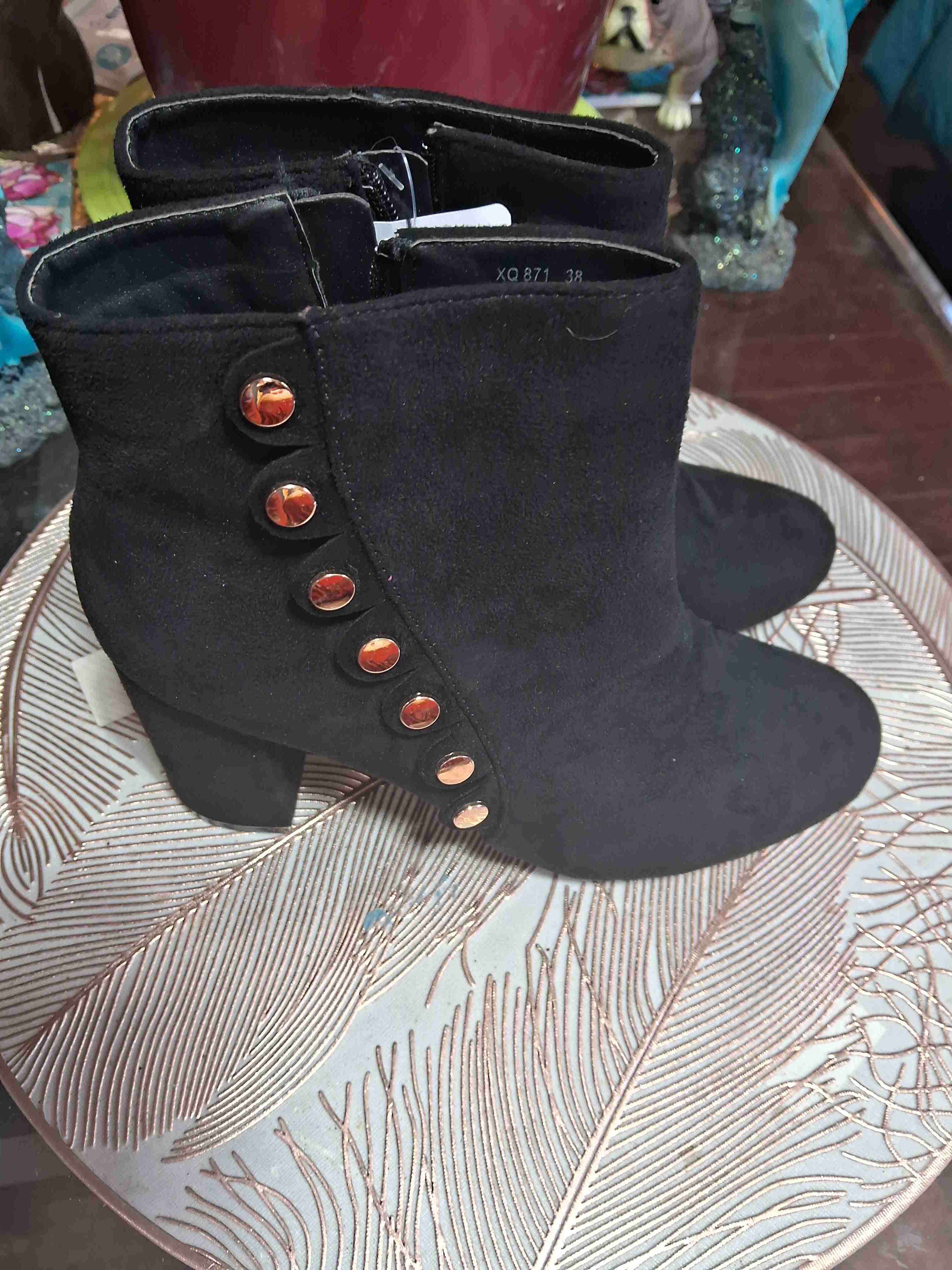 Botines negros con tachas - miniatura 2